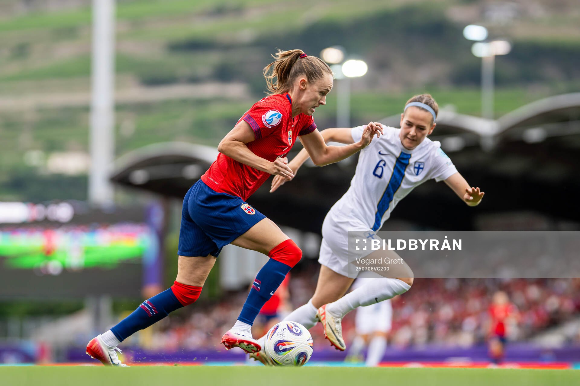 Caroline Graham Hansen of Norway and Joanna Tynnilä of