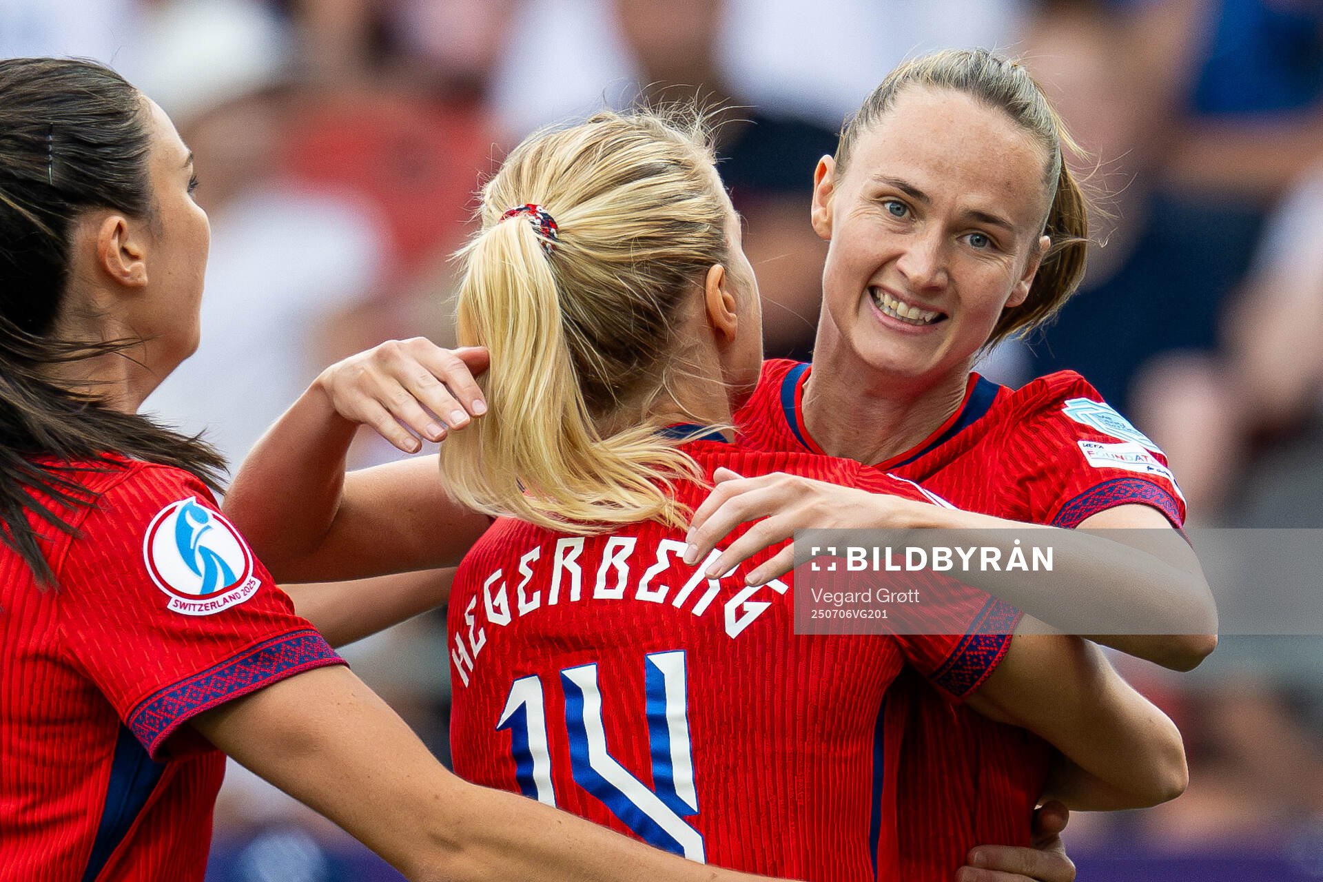 Caroline Graham Hansen of Norway celebrates with teammate