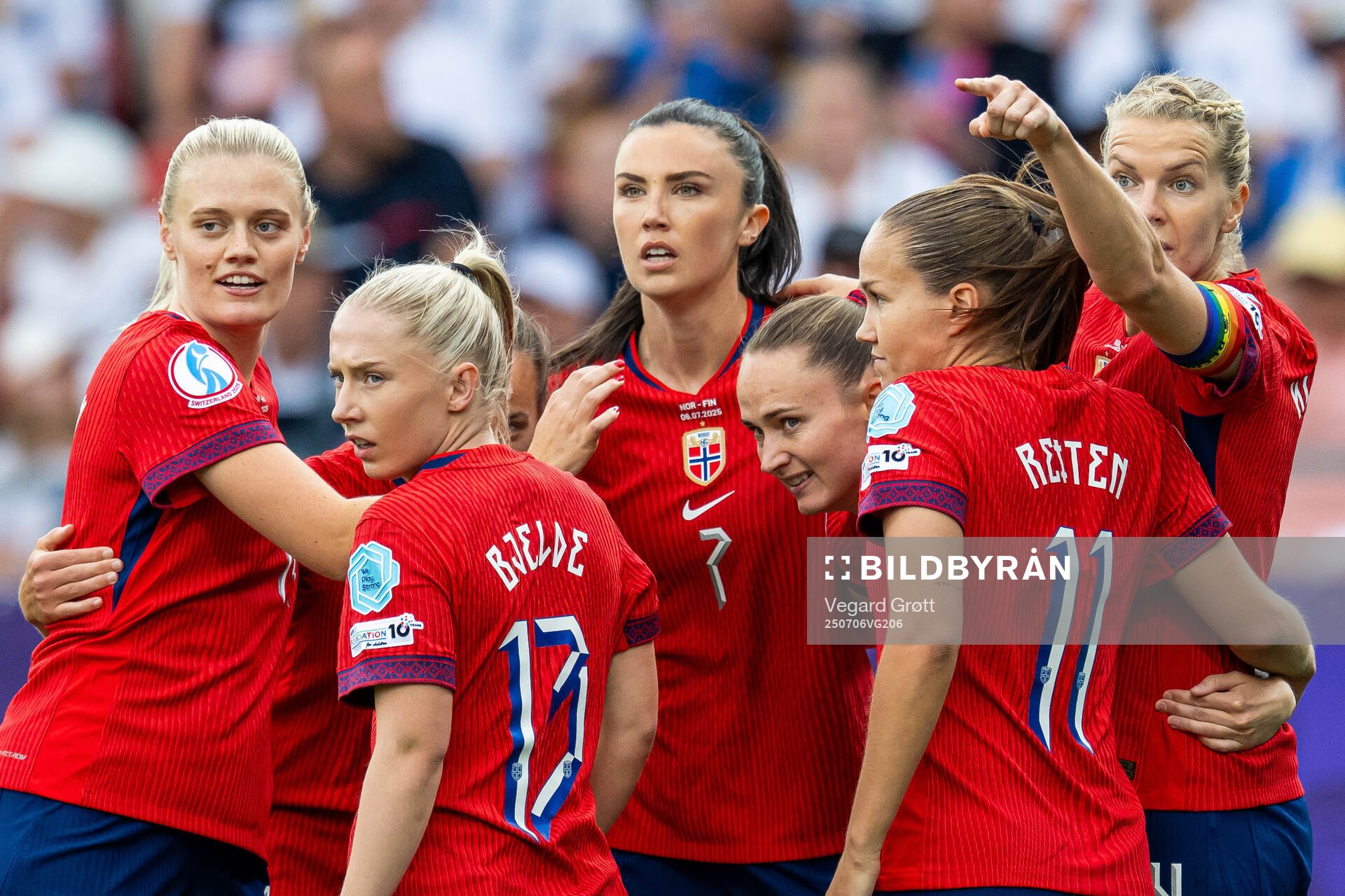 Caroline Graham Hansen of Norway celebrates with teammates