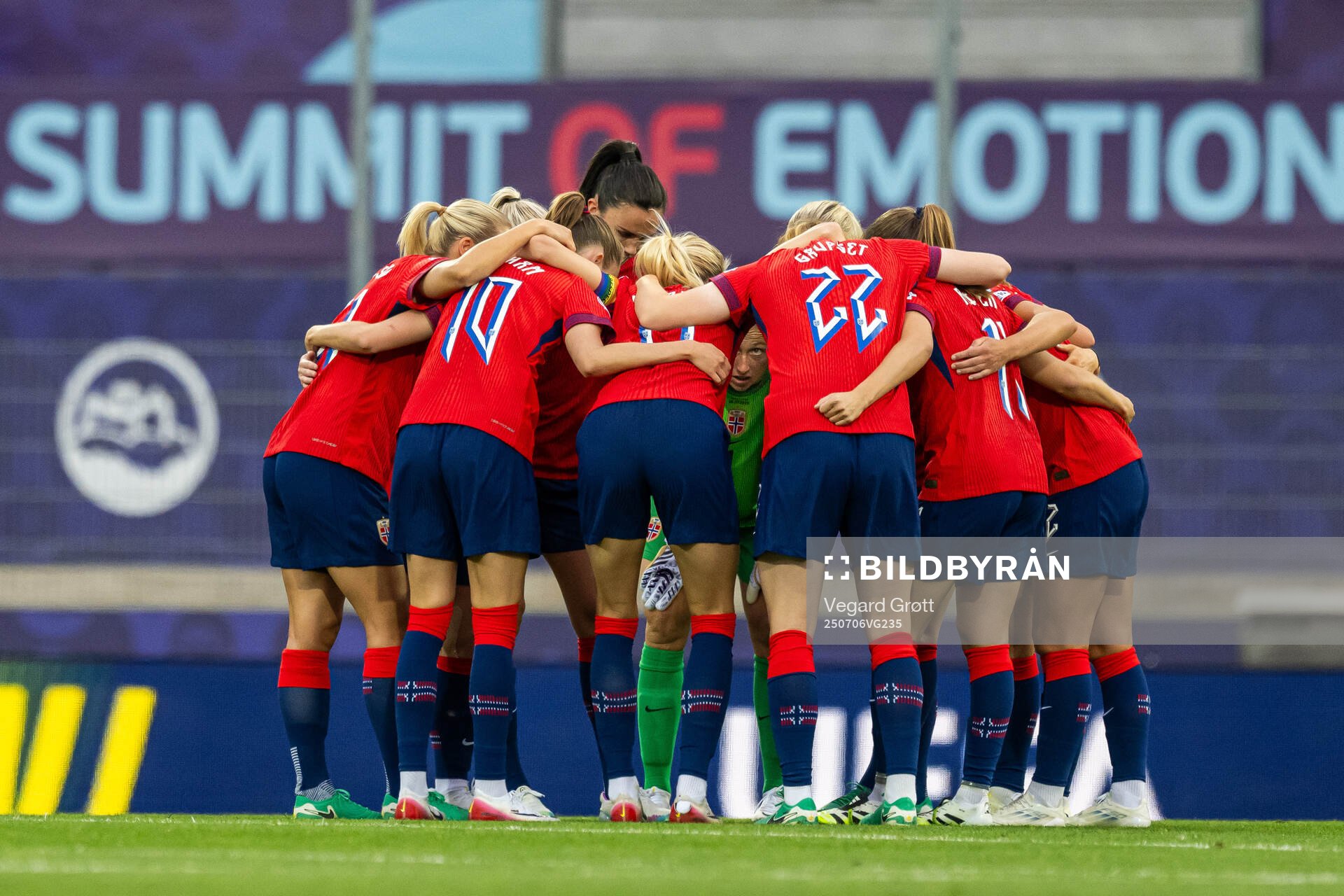 Caroline Graham Hansen, Ingrid Syrstad Engen, goalkeeper