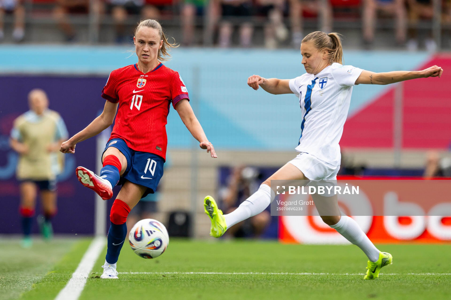 Caroline Graham Hansen of Norway and Katariina Kosola of