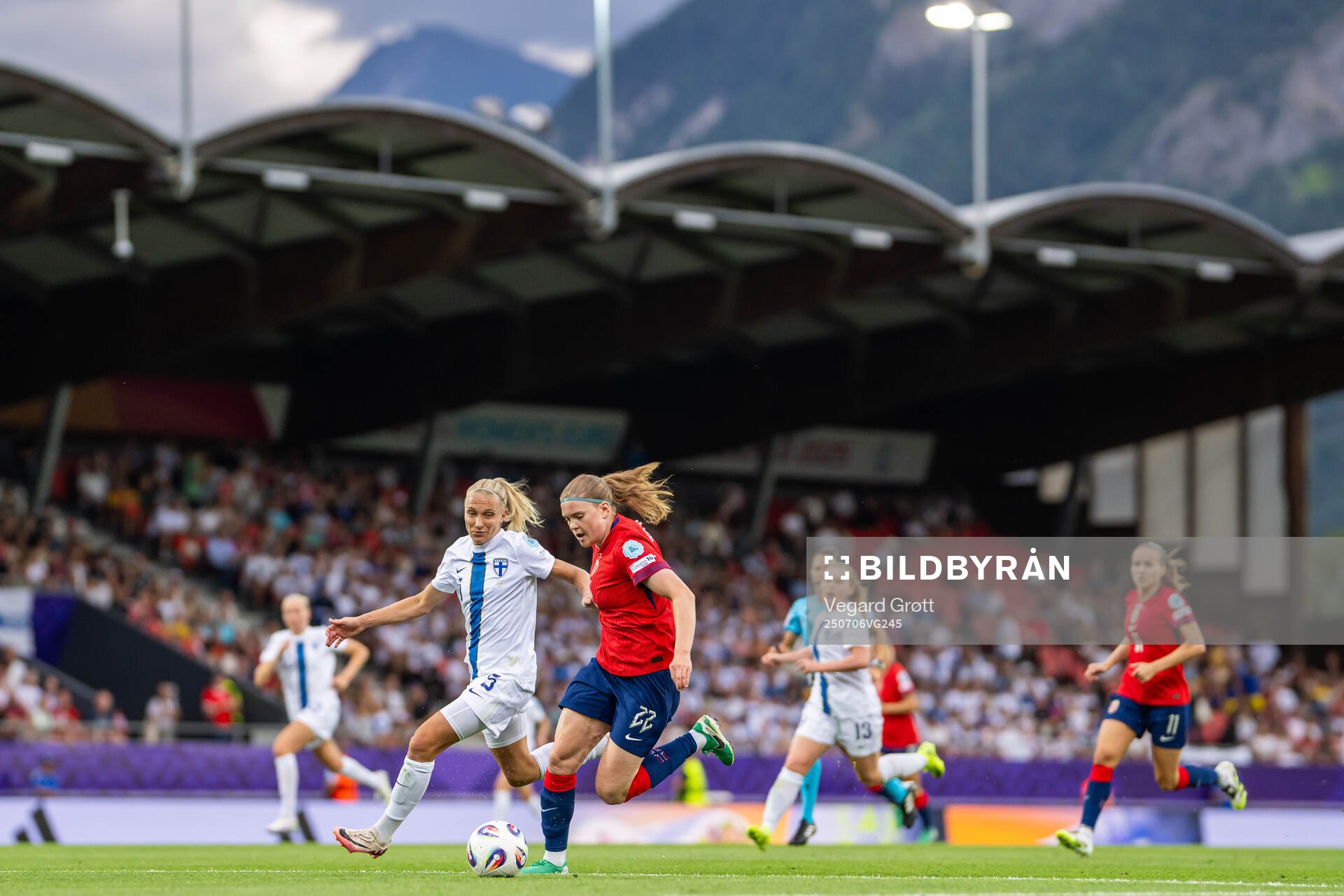Emma Koivisto of Finland and Signe Gaupset of Norway