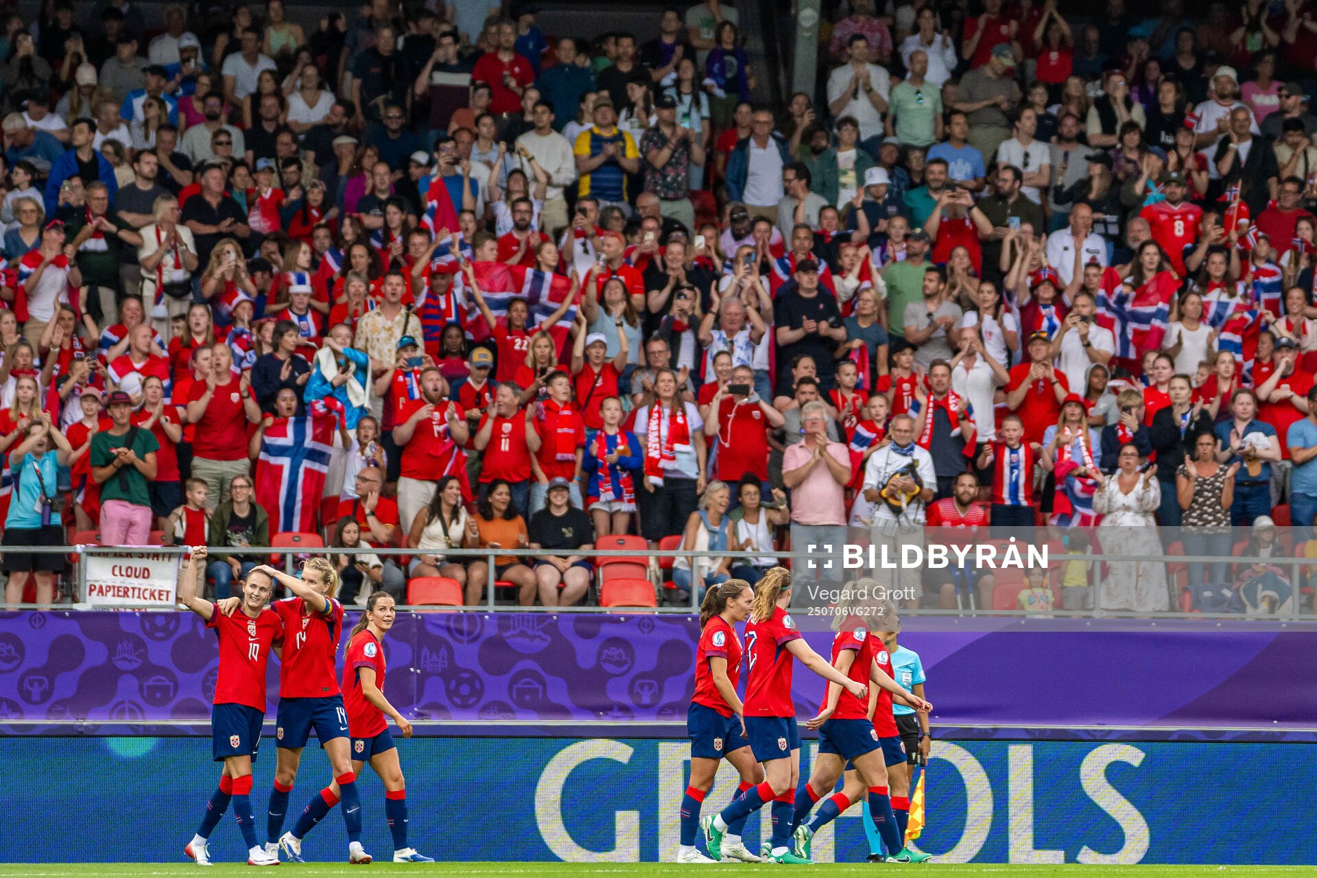 Caroline Graham Hansen of Norway celebrates with Ada