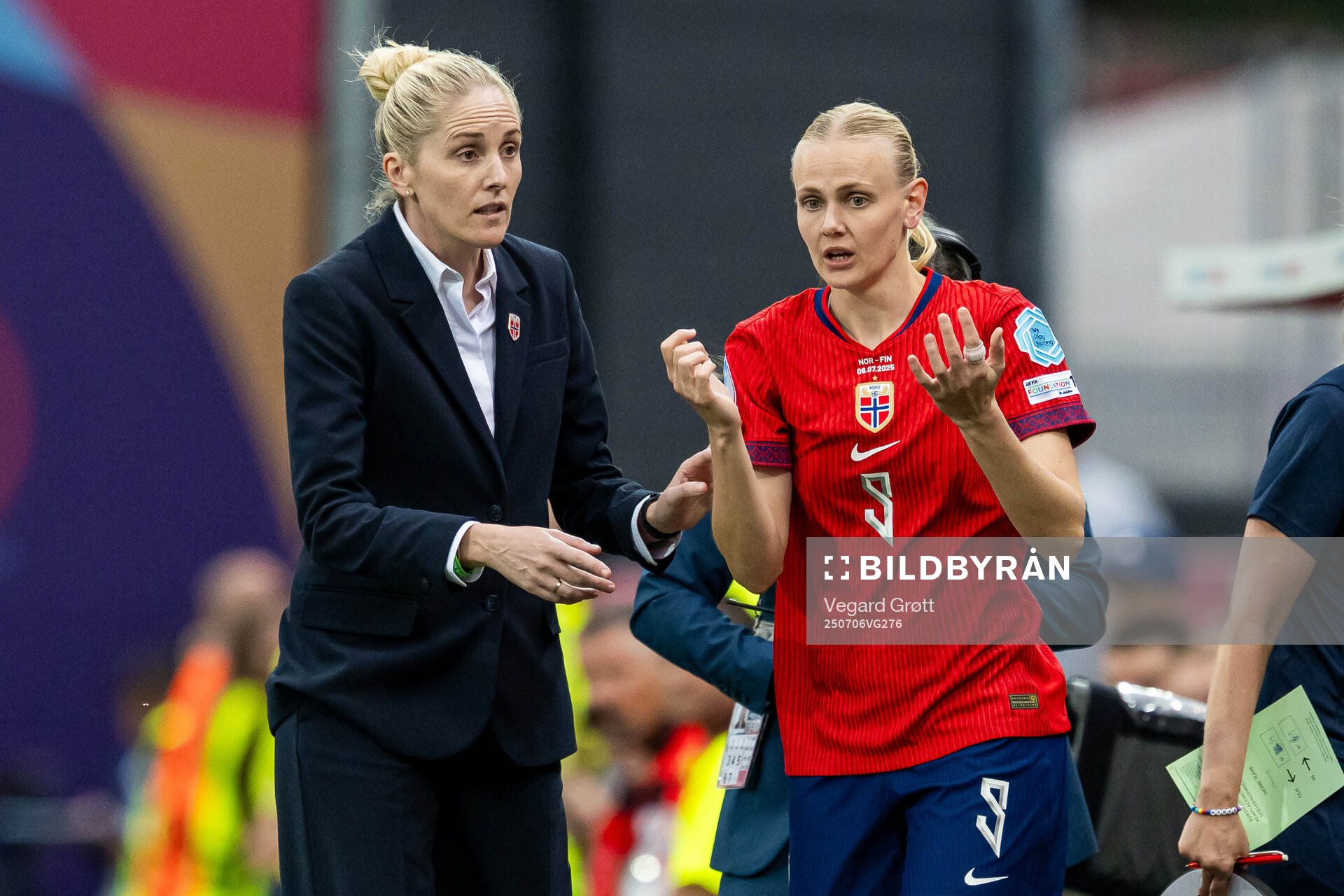 Head coach Gemma Grainger and Karina Sævik of Norway