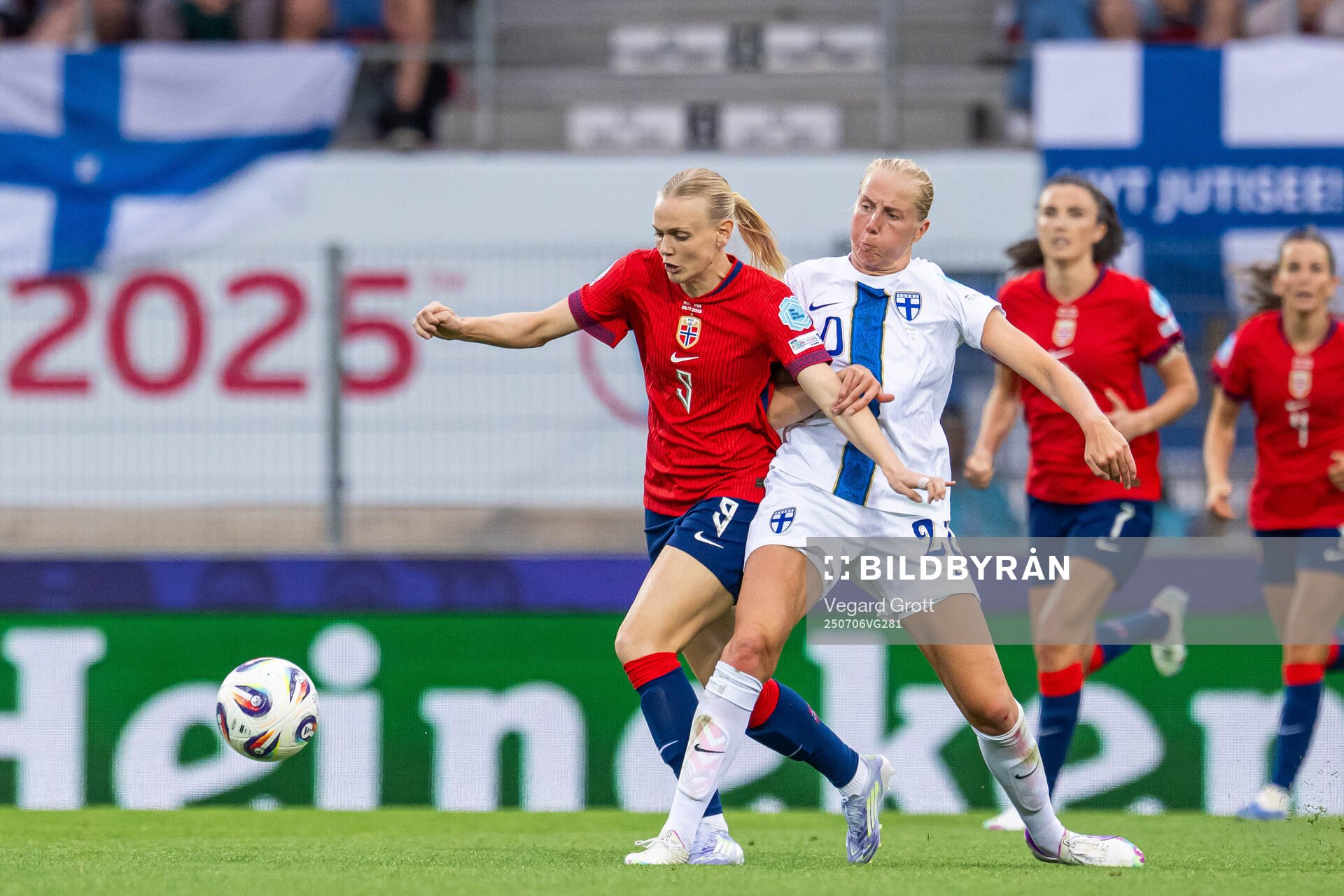 Karina Sævik of Norway and Eveliina Summanen of Finland