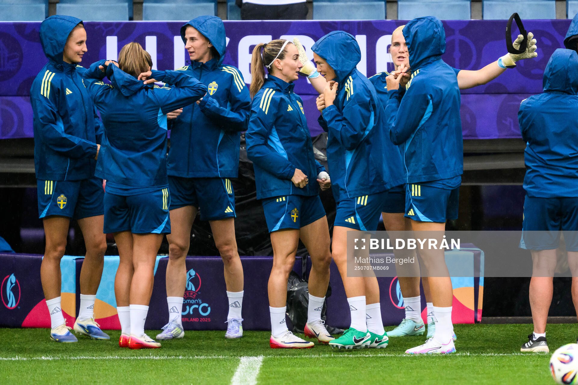 Kosovare Asllani and Magdalena Eriksson of the Swedish