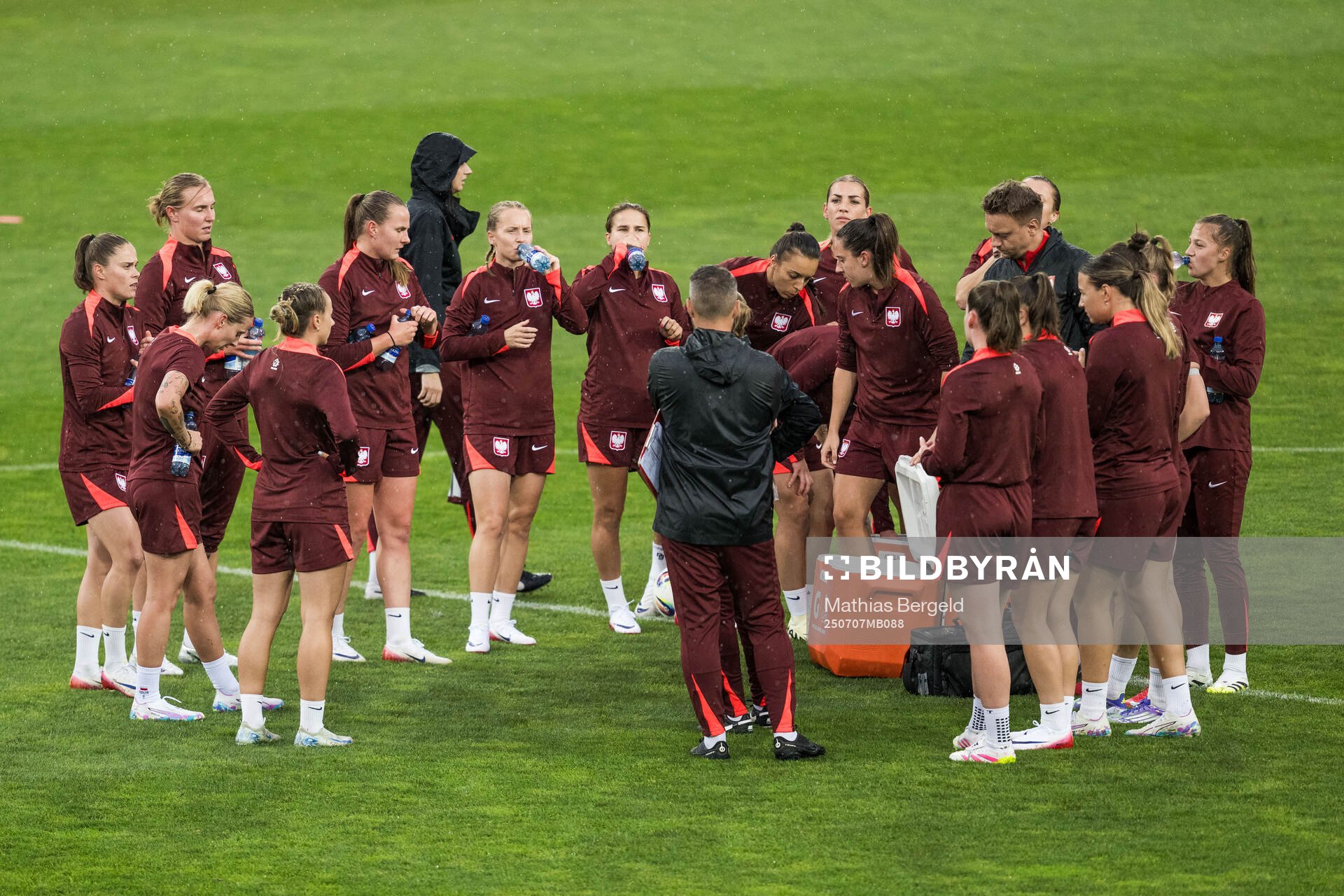 Players of the Polish women's national football team gather