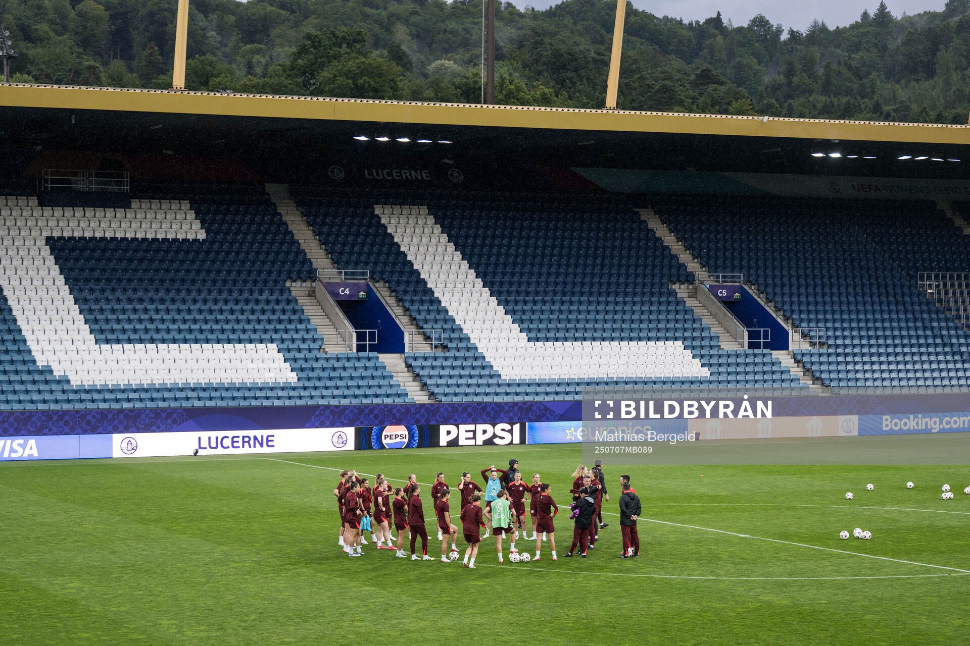 Players of the Polish women's national football team gather
