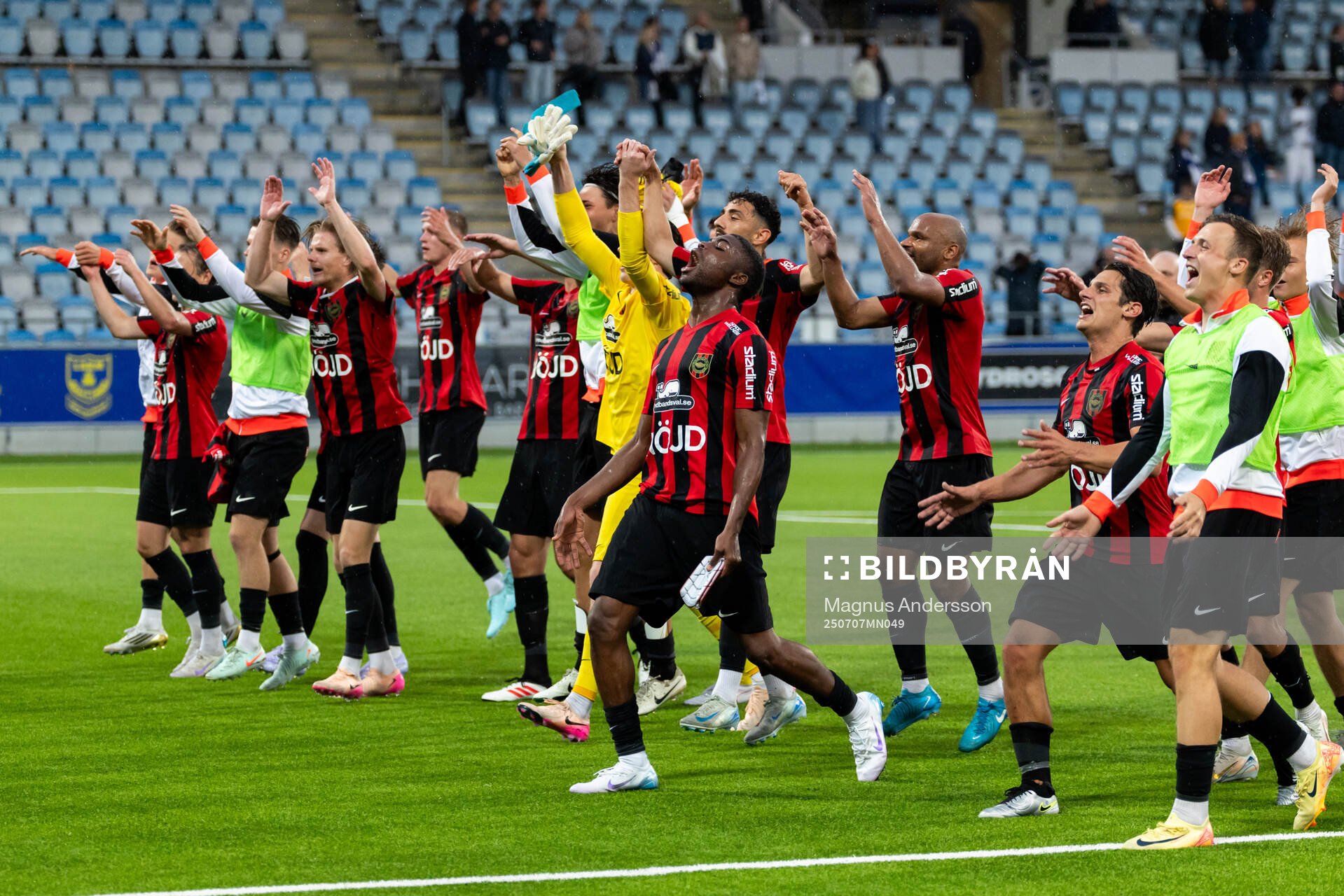 Brommapojkarnas spelare jublar