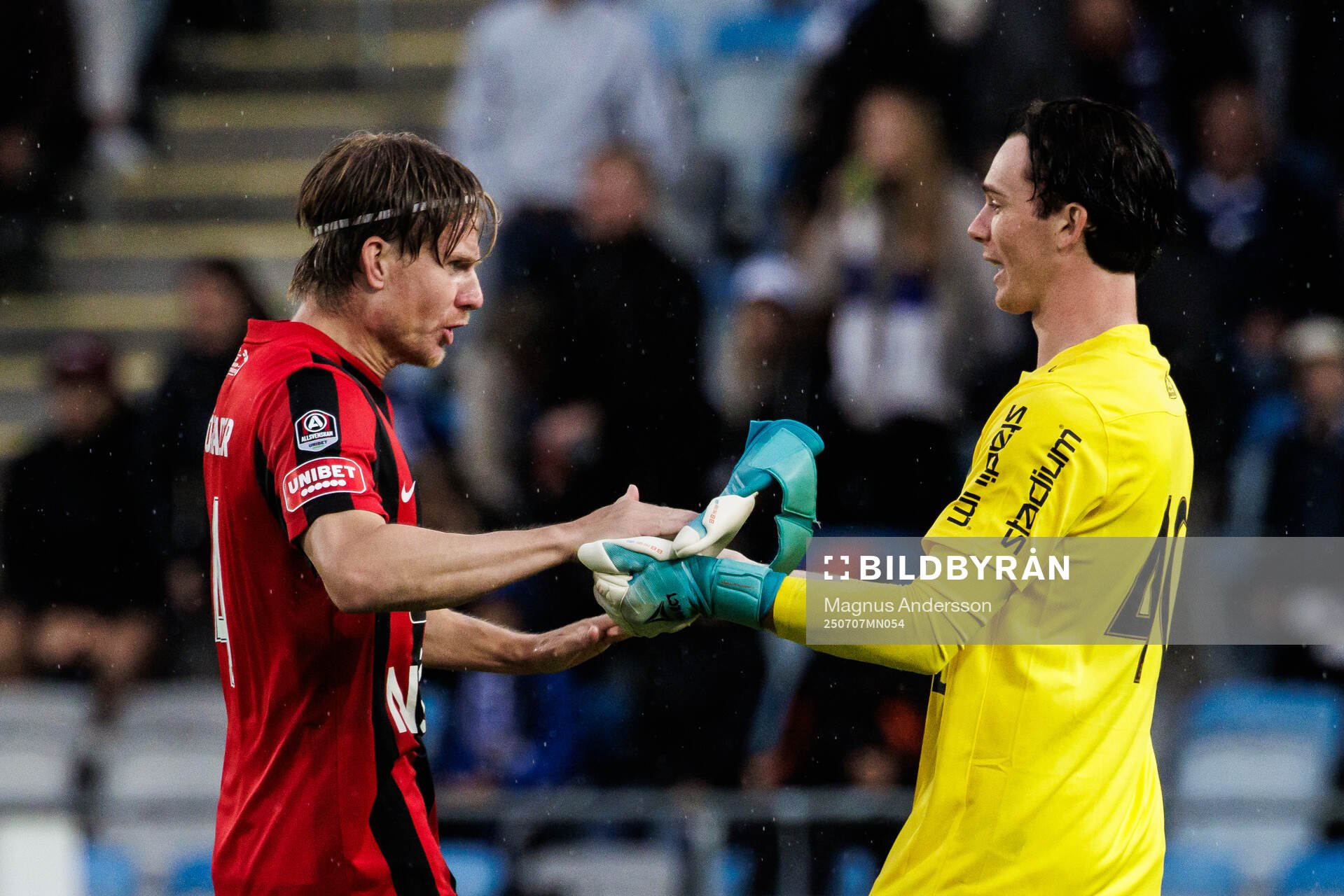 Brommapojkarnas Eric Björkander och målvakt Leo Cavallius