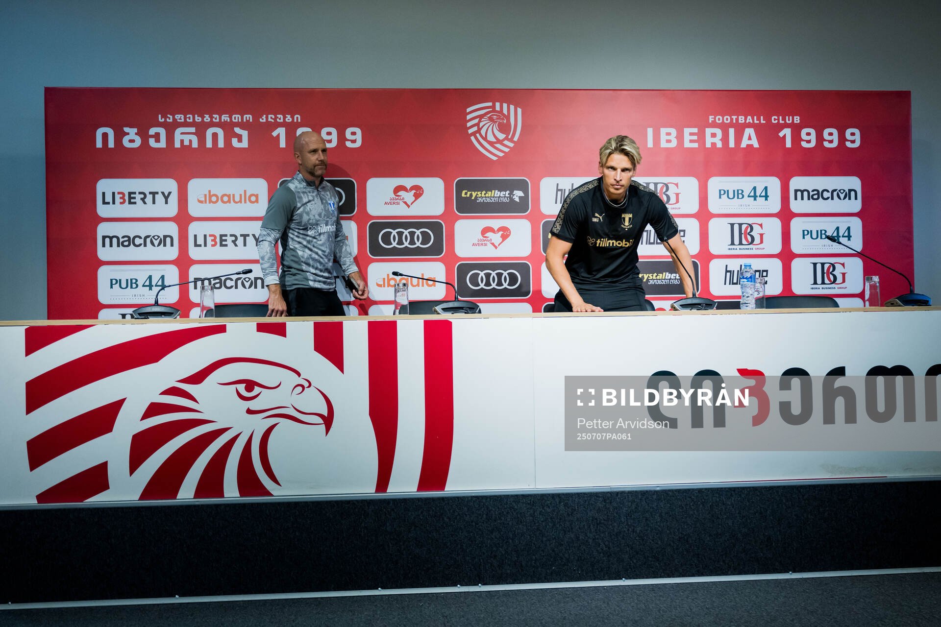 Head coach Henrik Rydström and Jens Stryger Larsen of