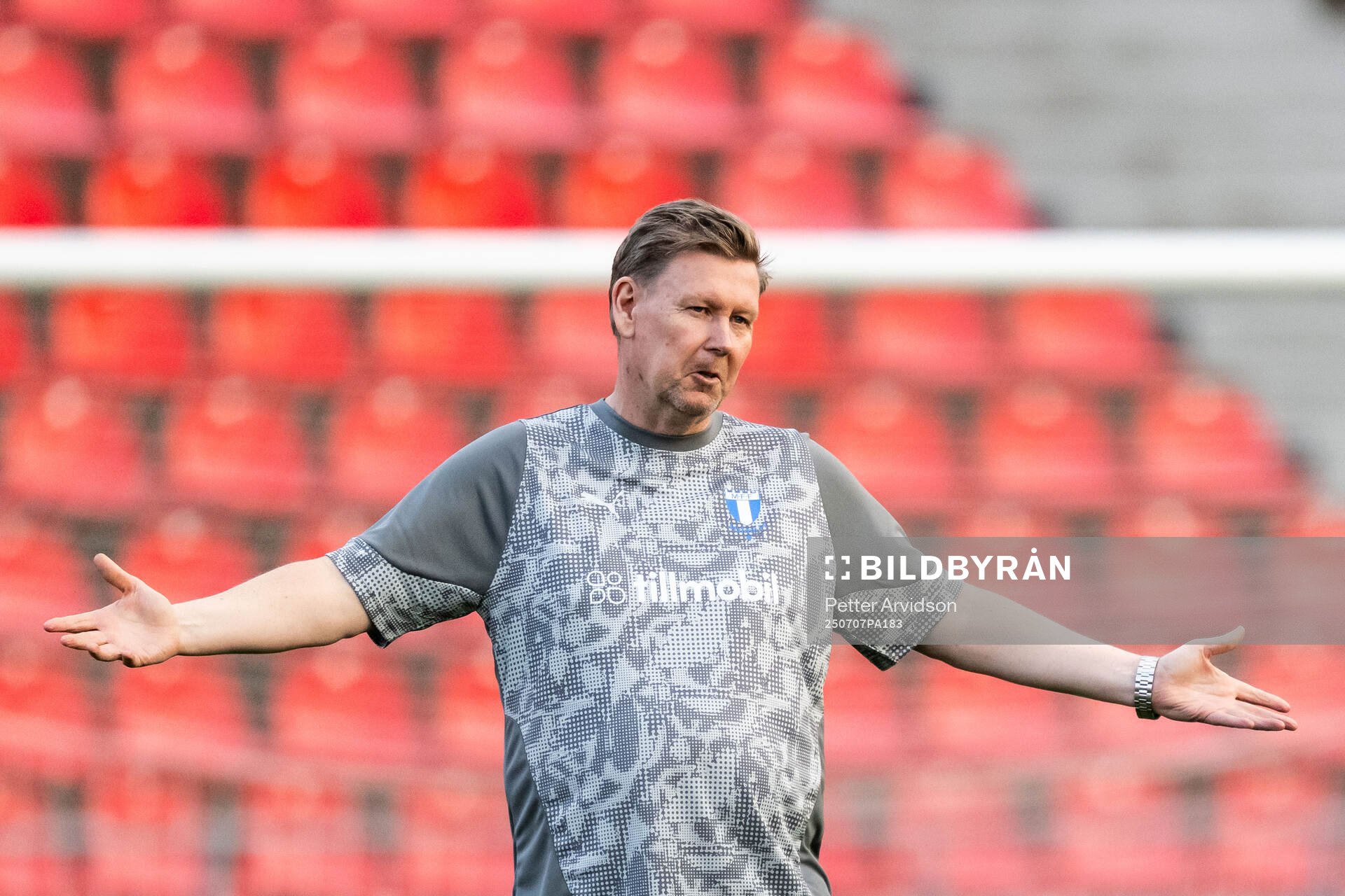 Assistant coach Peter Wettergren