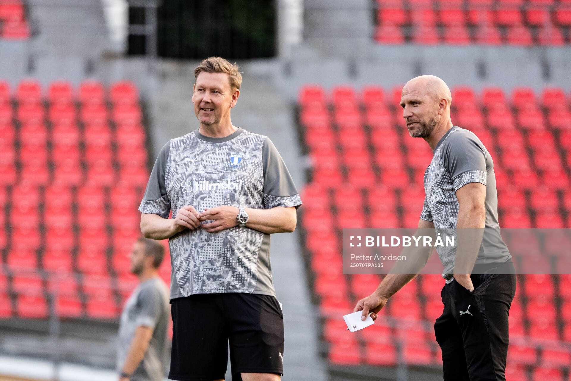 Assistant coach Peter Wettergren and head coach Henrik