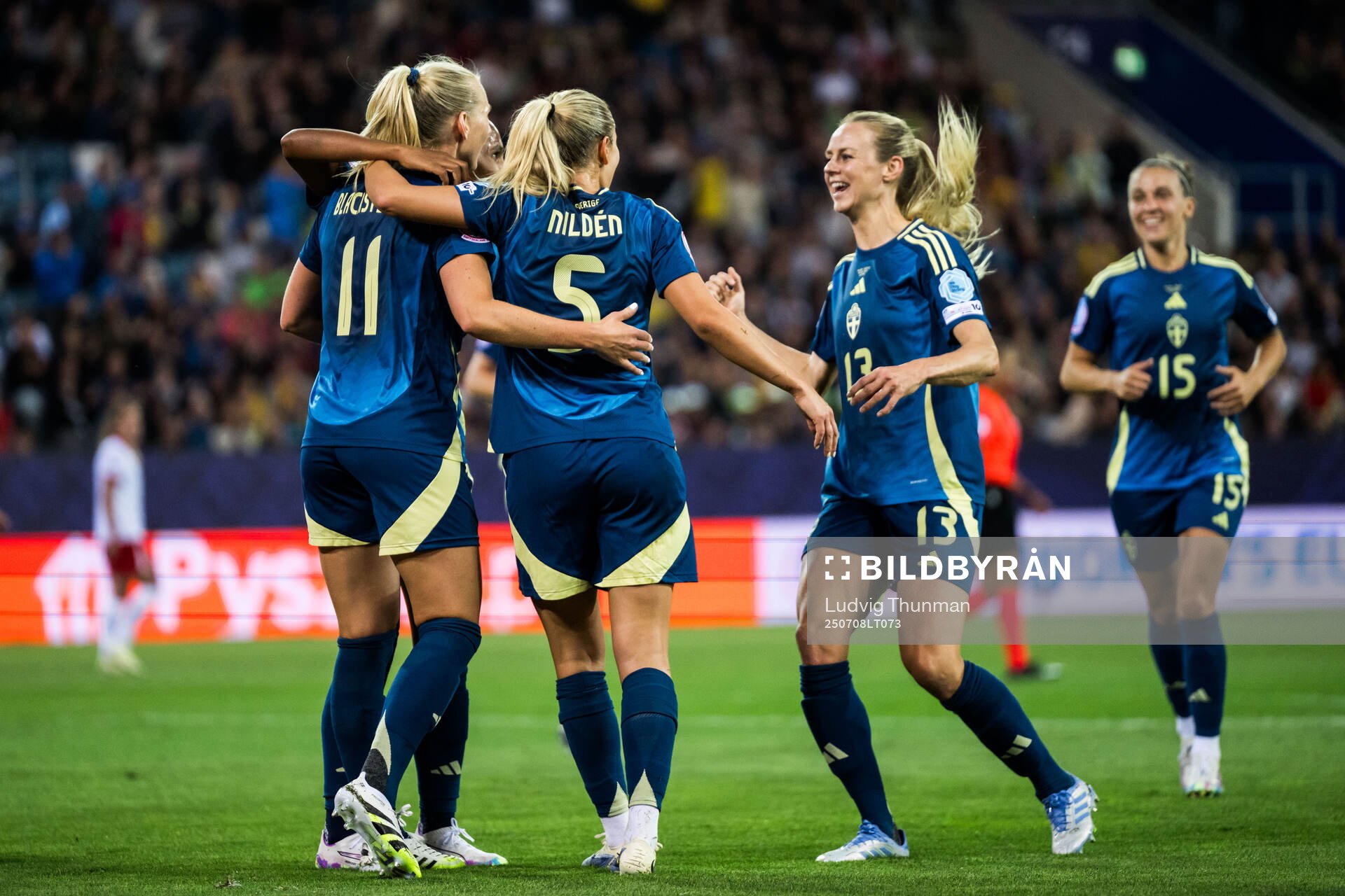 Stina Blackstenius of Sweden celebrates with Amanda Nildén