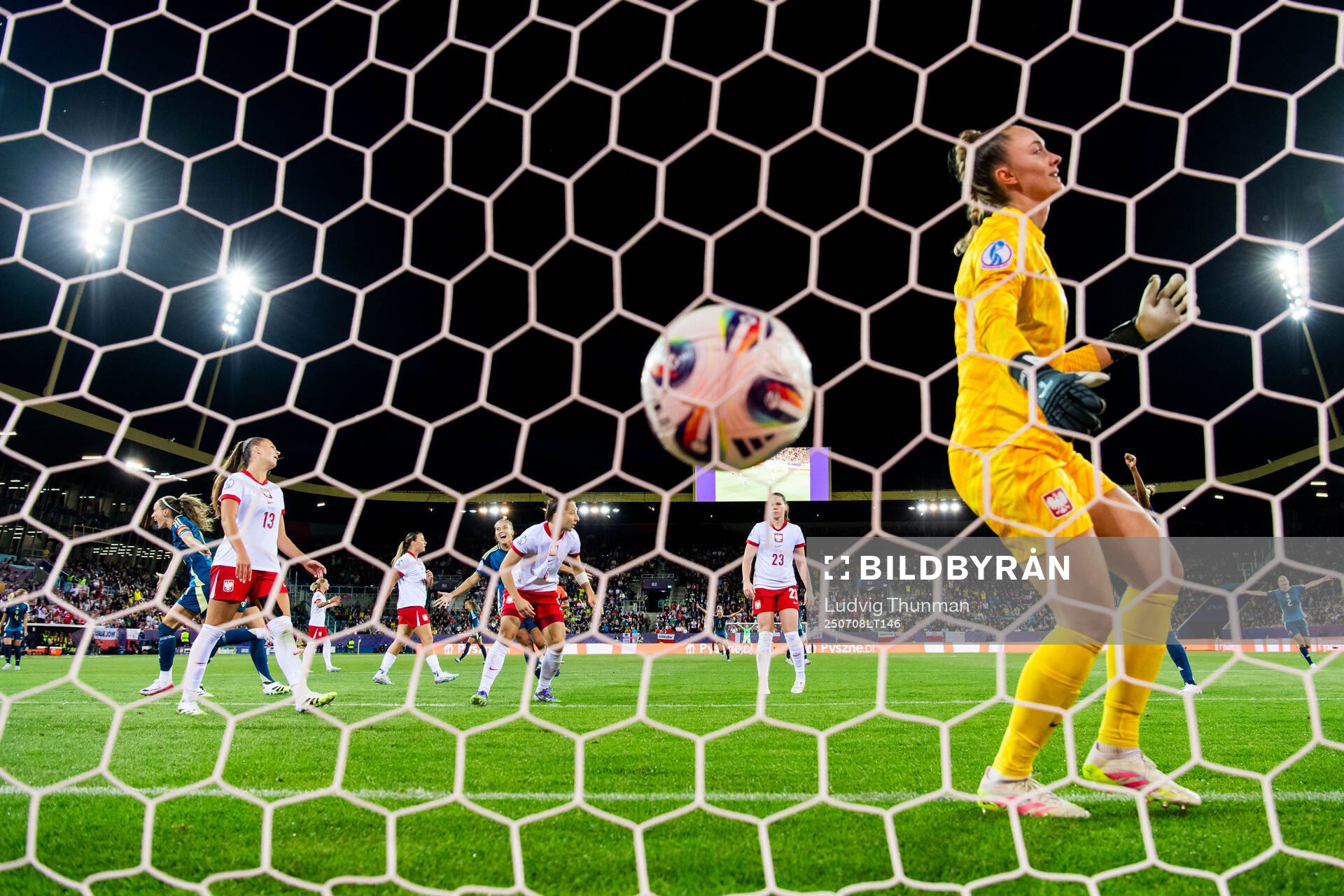 Kosovare Asllani of Sweden celebrates and goalkeeper Kinga