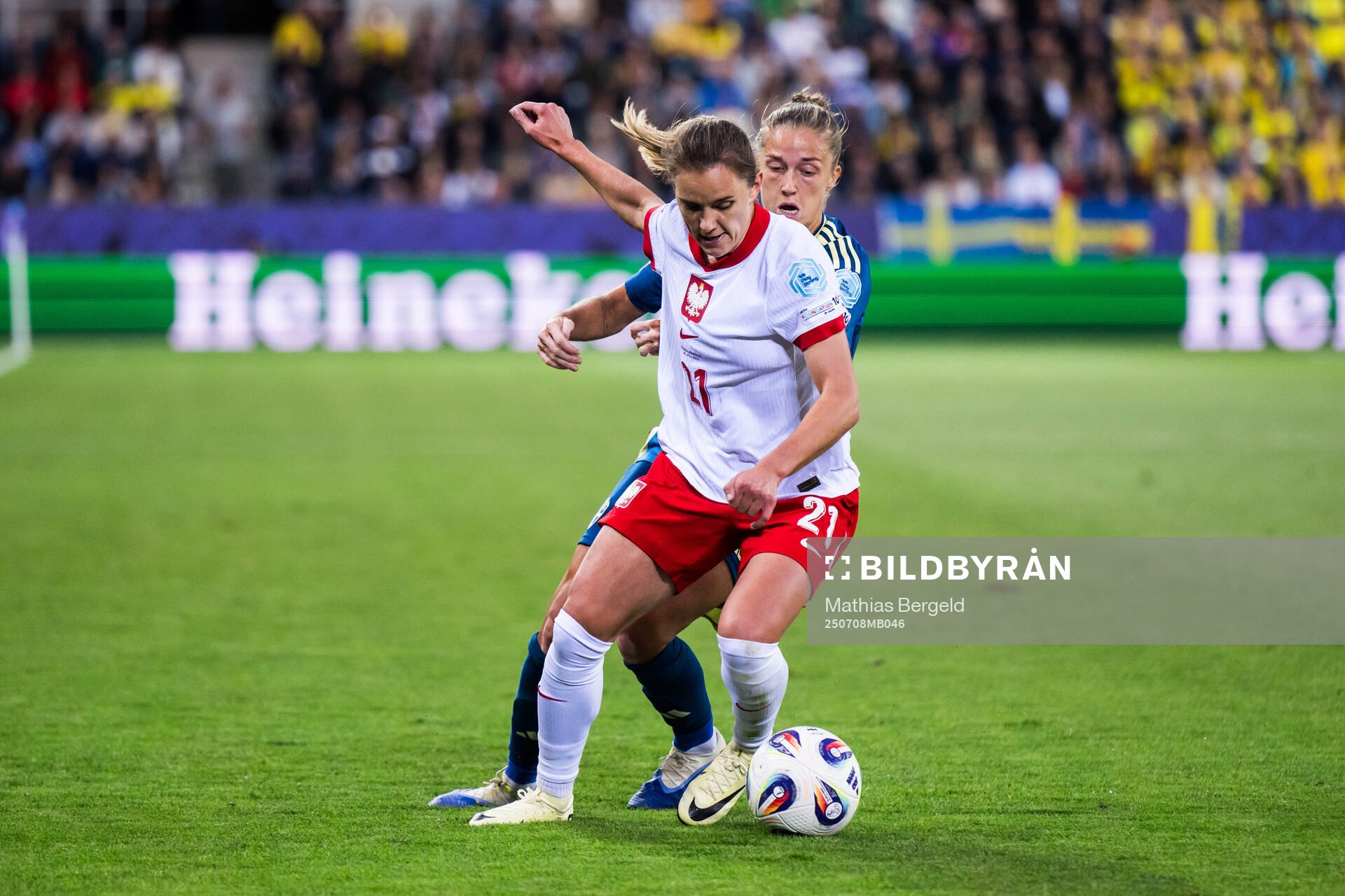 Paulina Tomasiak of Poland and Filippa Angeldahl of Sweden