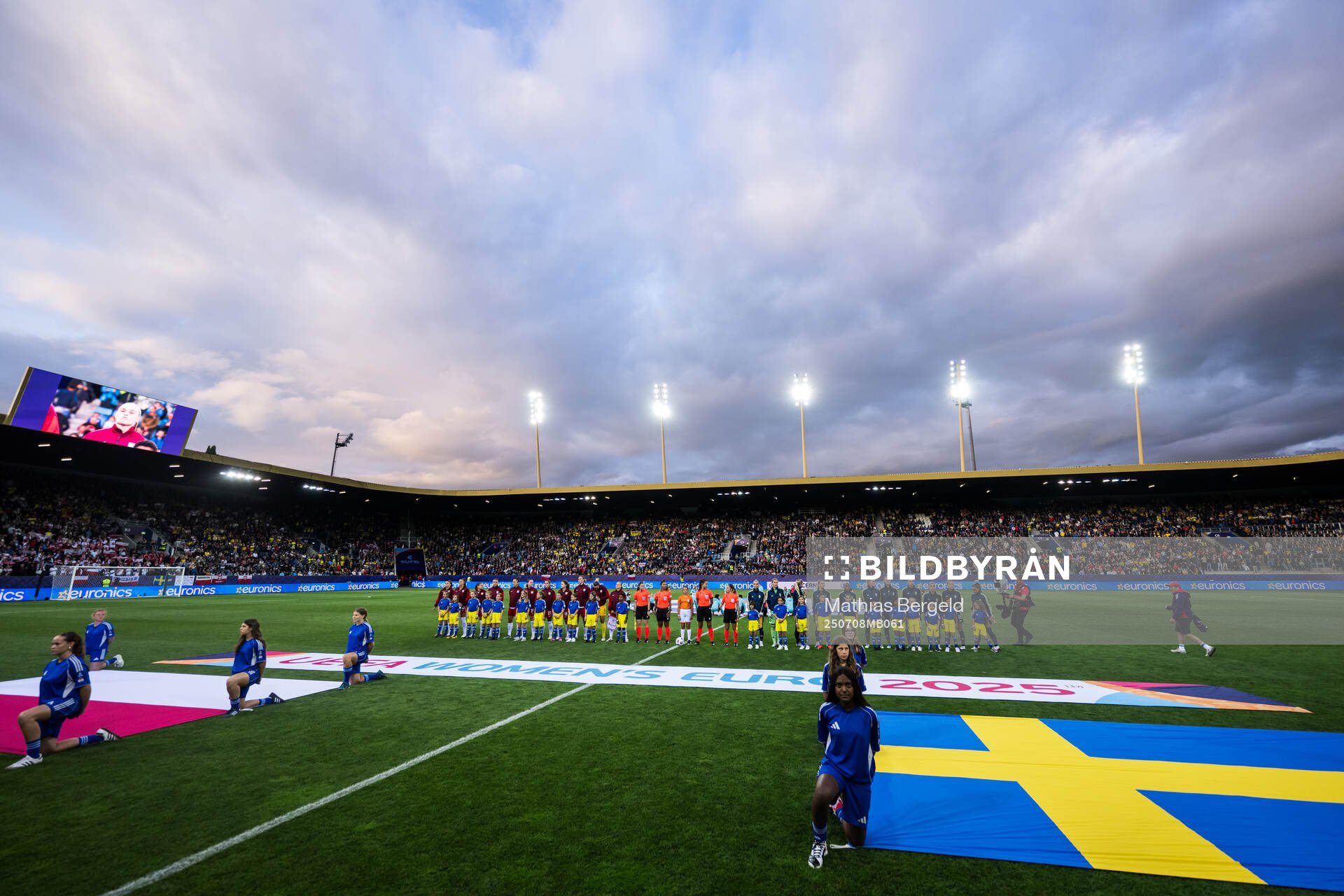 Players of Poland and Sweden