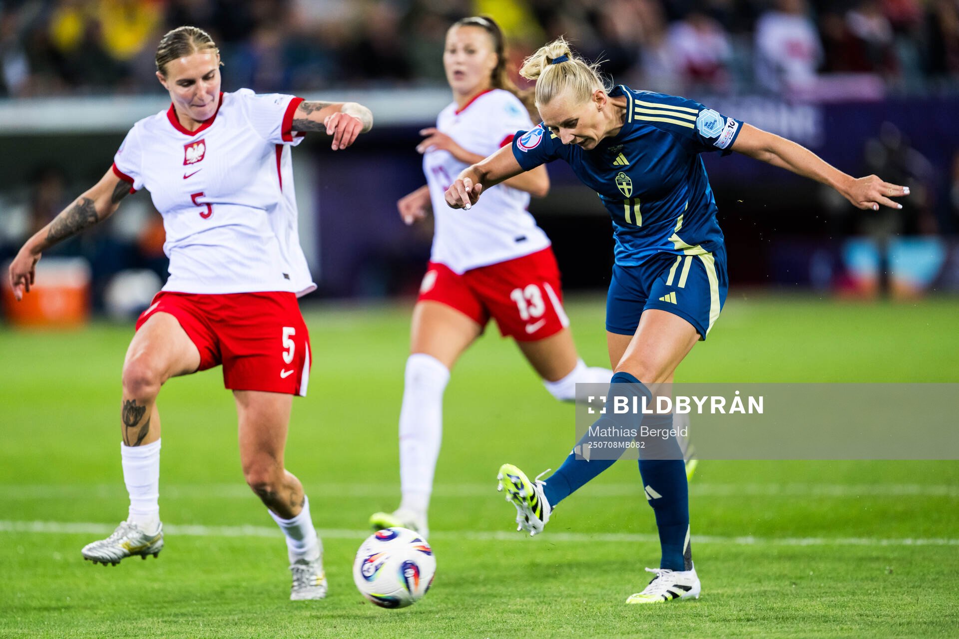 Oliwia Wos of Poland and Stina Blackstenius of Sweden