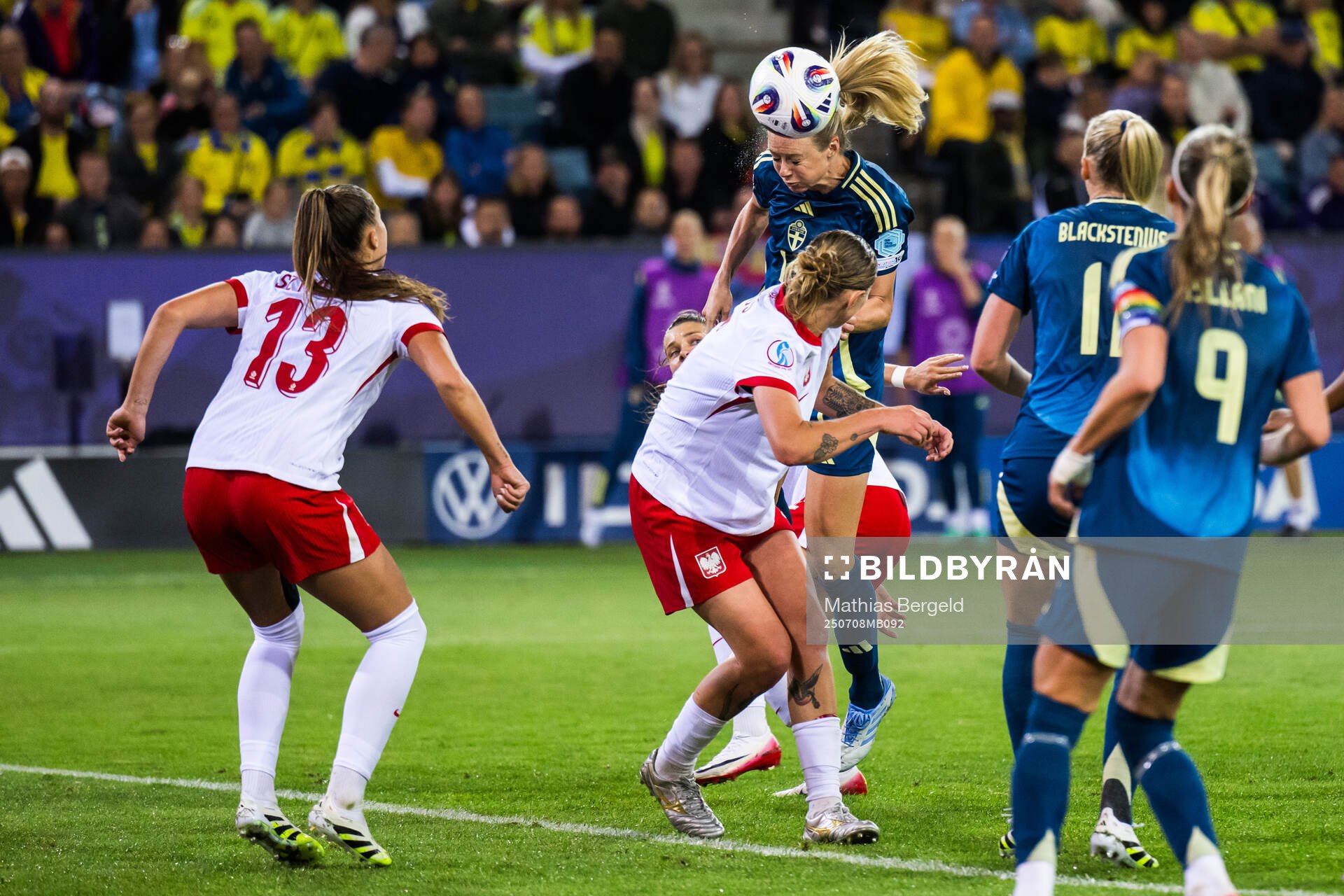 Oliwia Wos of Poland and Amanda Ilestedt of Sweden