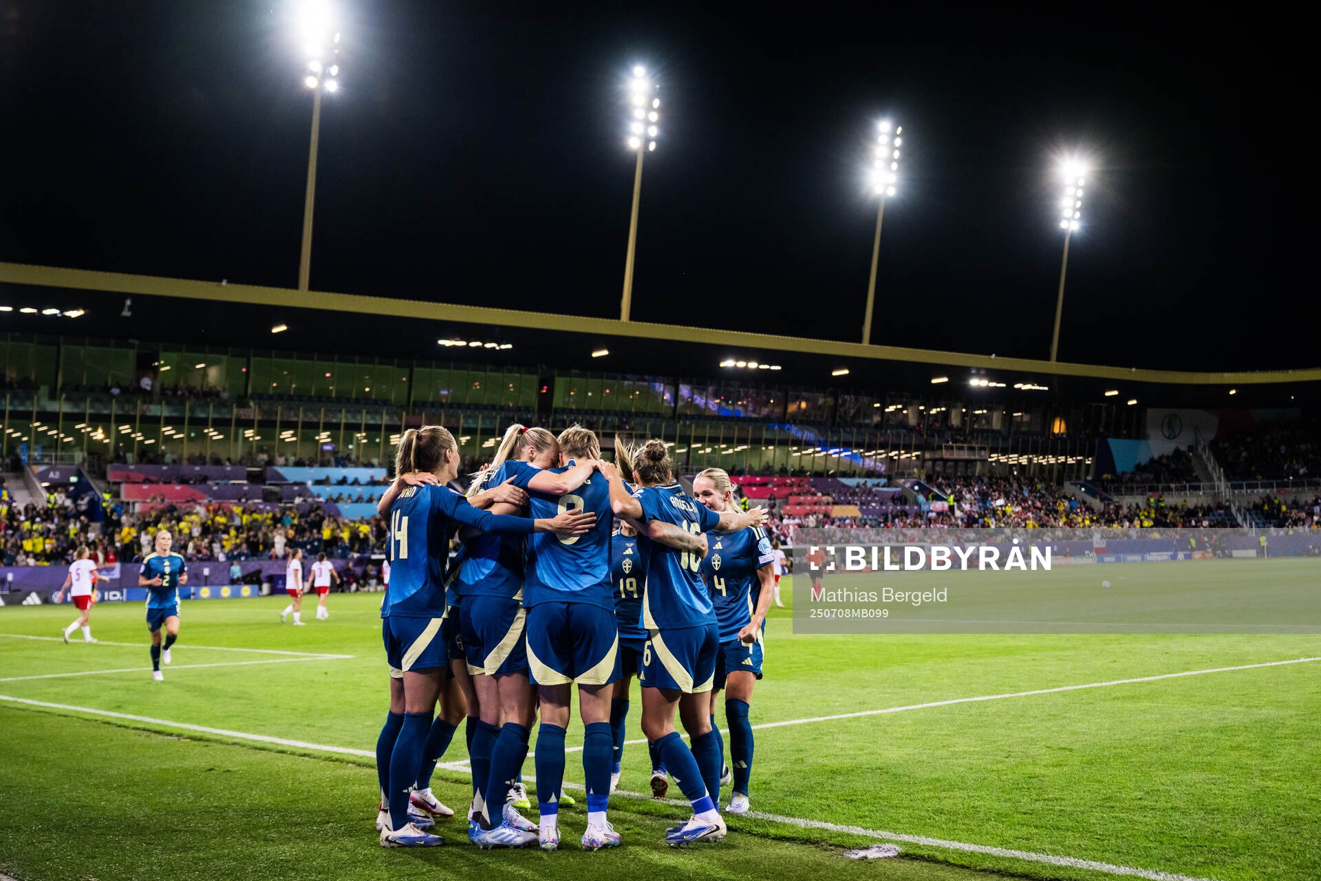 Lina Hurtig of Sweden celebrate with teammates