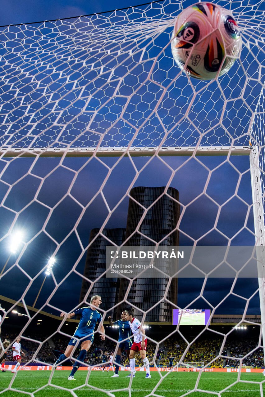 Stina Blackstenius of Sweden celebrates