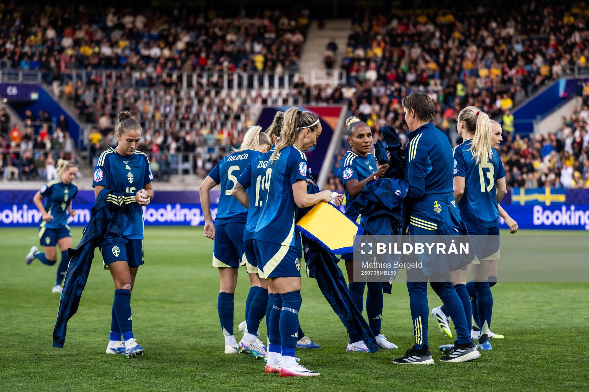 Filippa Angeldahl, Kosovare Asllani, Madelen Janogy and