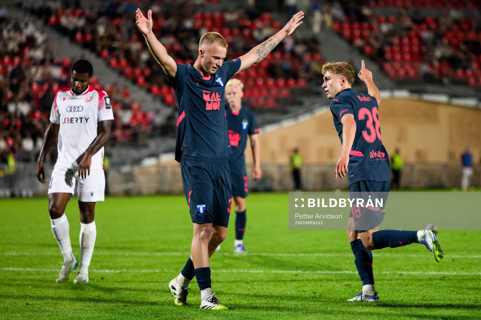 Daniel Gudjohnsen and Hugo Bolin of Malmö FF celebrate