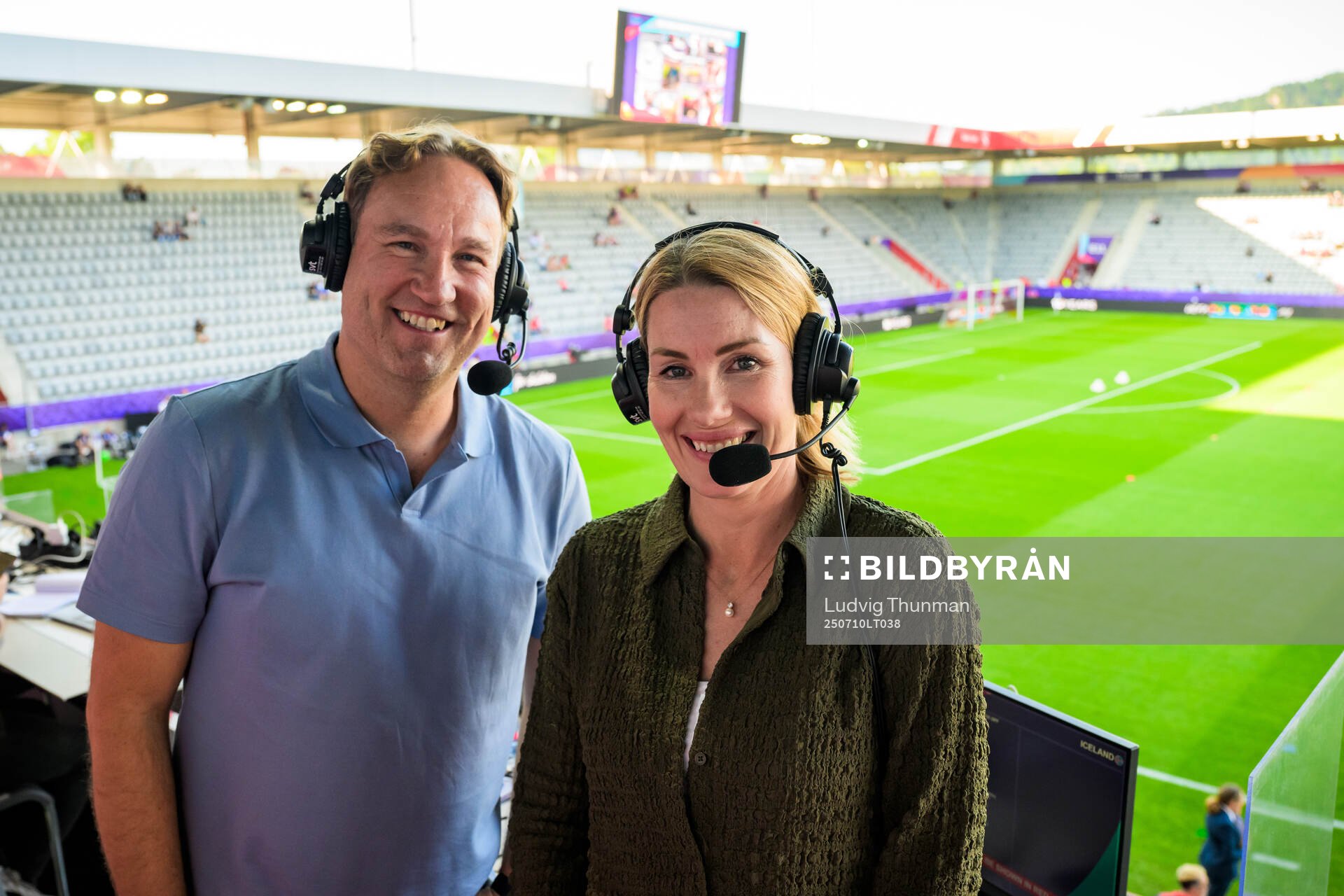 Swedish Public Television commentators Hanna Marklund and