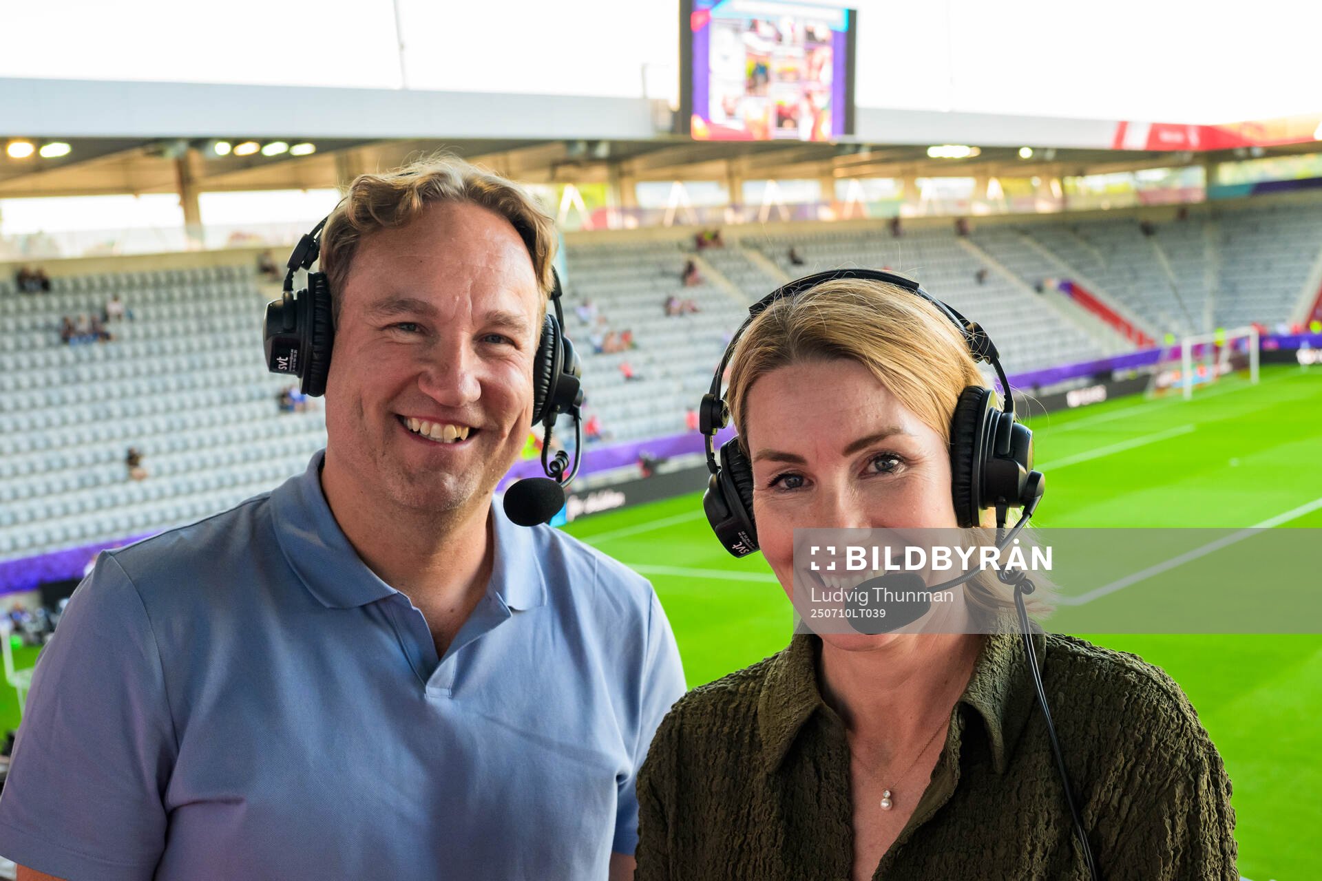 Swedish Public Television commentators Hanna Marklund and