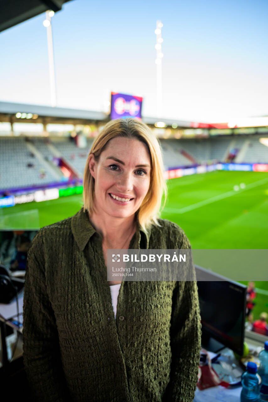 Swedish Public Television commentator Hanna Marklund pose
