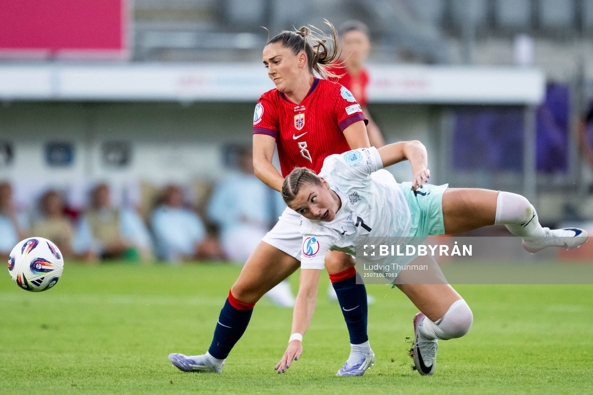Vilde Bøe Risa of Norway and Karolina Vilhjálmsdottir of