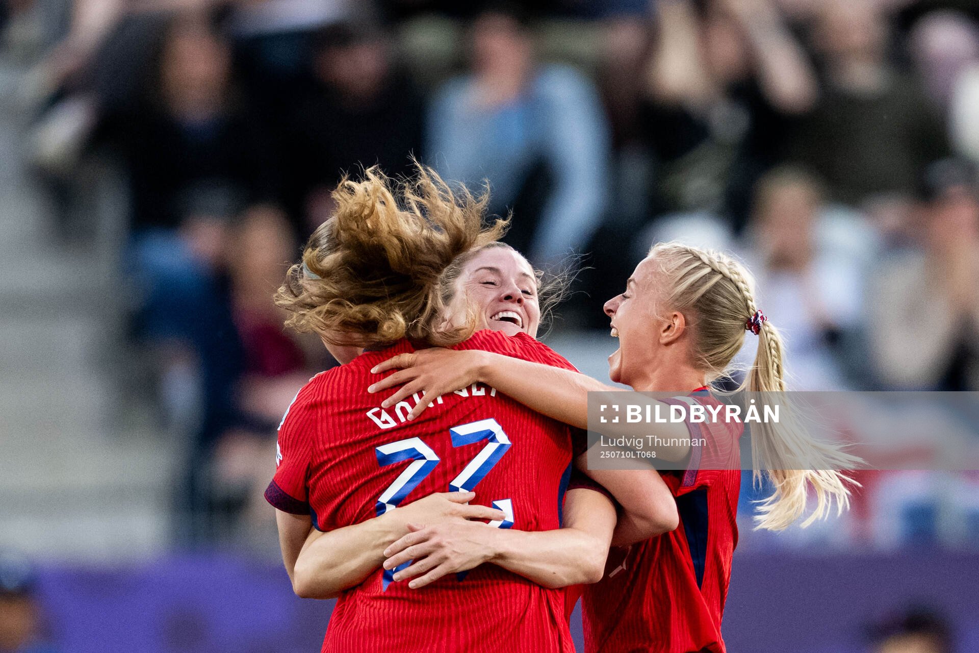 Signe Gaupset of Norway celebrates with Elisabeth Terland