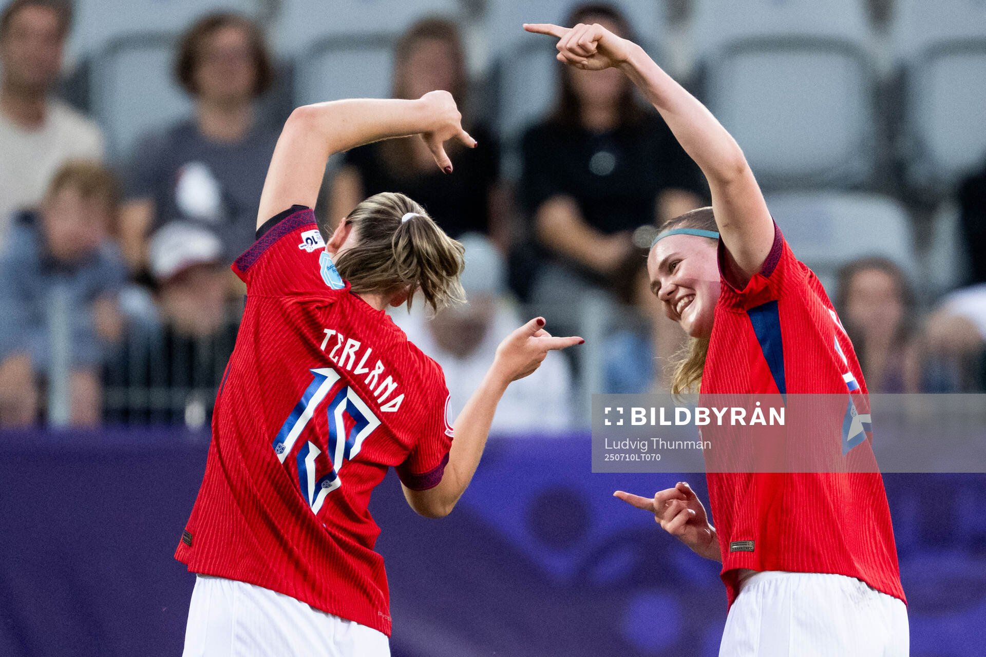 Signe Gaupset of Norway celebrates with Elisabeth Terland