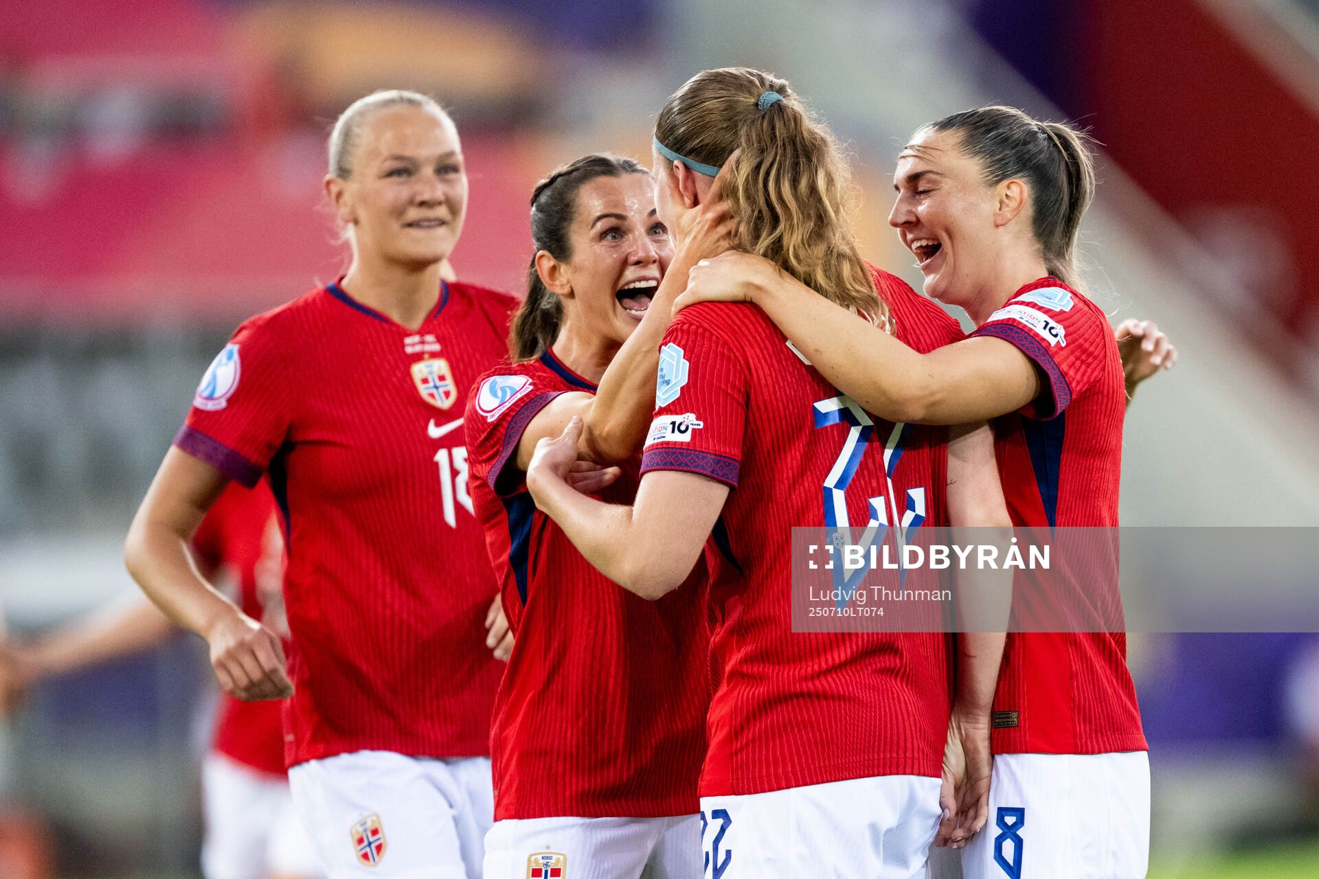Signe Gaupset of Norway celebrates with Frida Maanum, Tuva