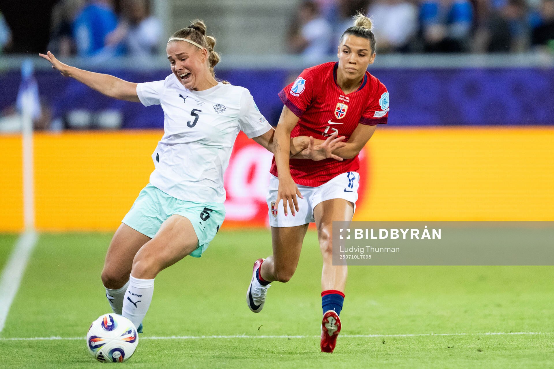 Sædis Run Heidarsdottir of Iceland and Celin Bizet Dønnum