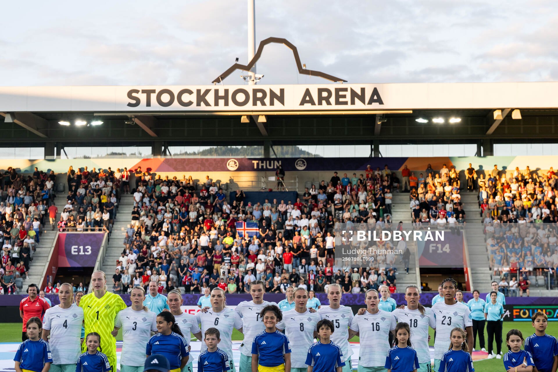Glodis Viggosdottir, goalkeeper Cecilia Rán Runarsdottir,