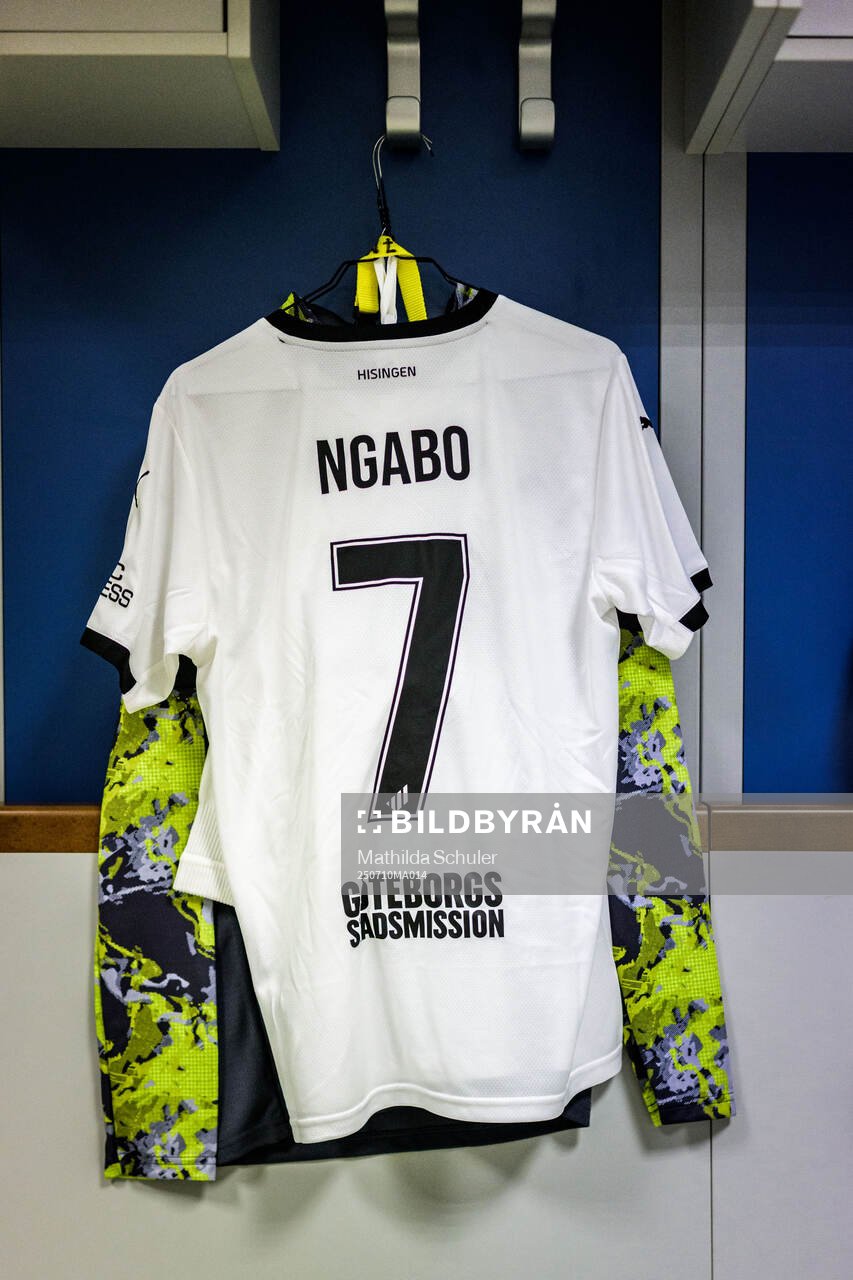 The kit of Sanders Ngabo of Häcken