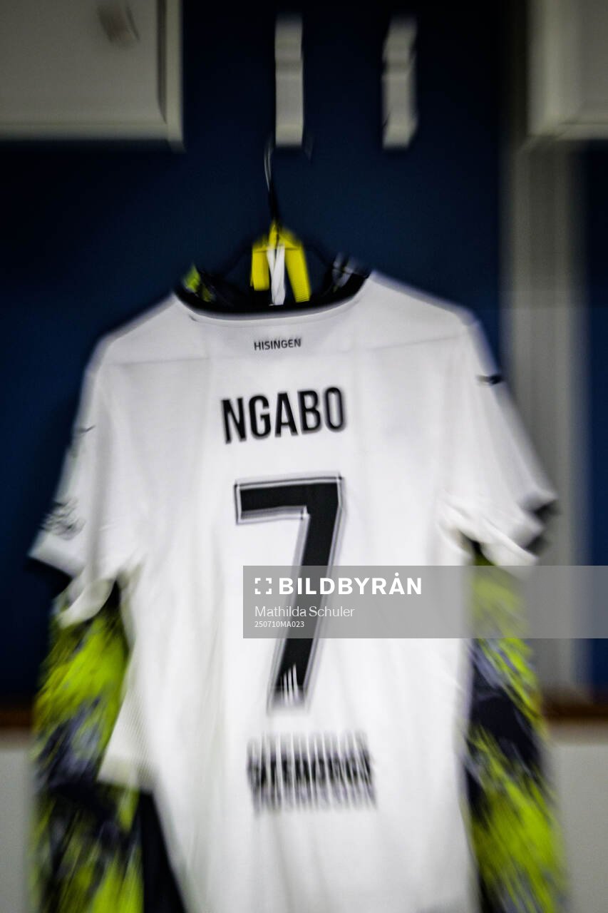 The kit of Sanders Ngabo of Häcken