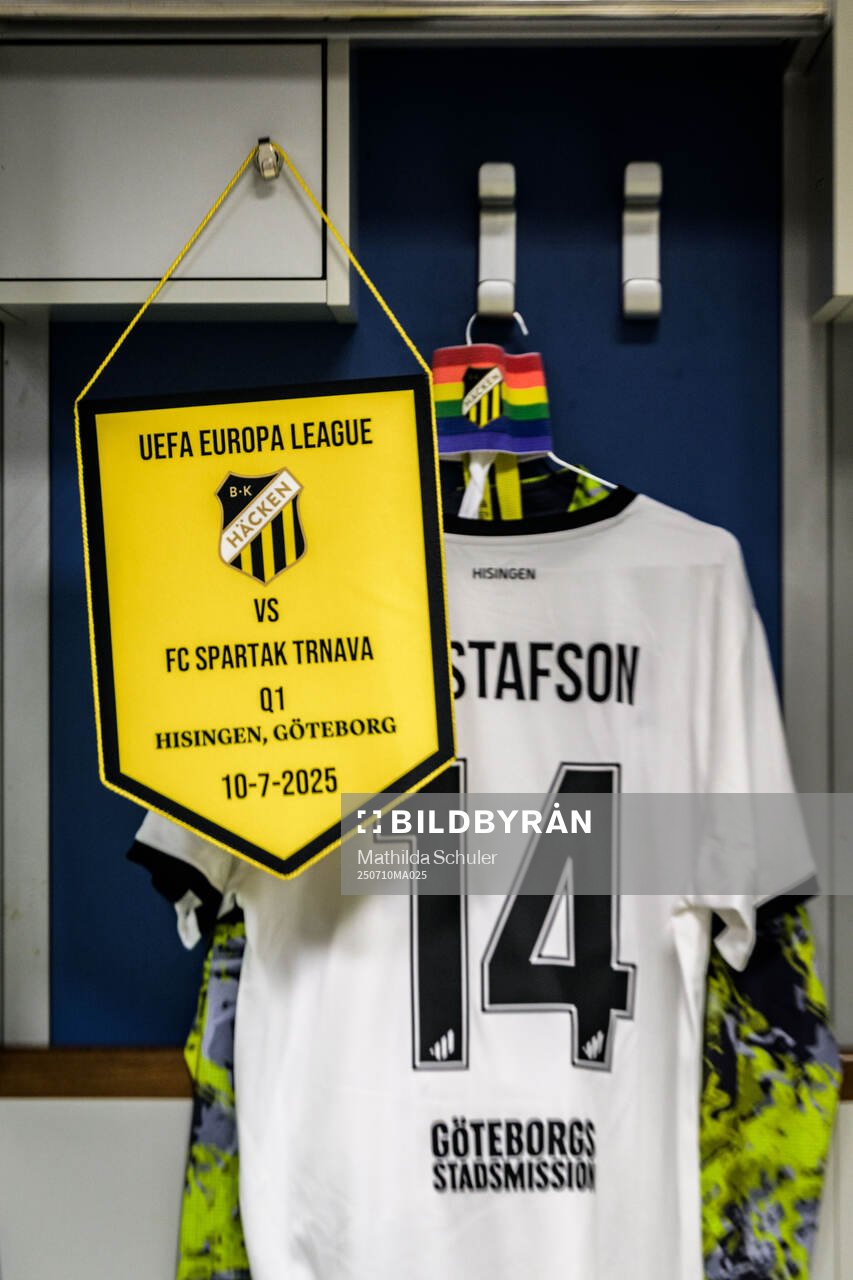 The matchday pennant and the kit Simon Gustafson of Häcken