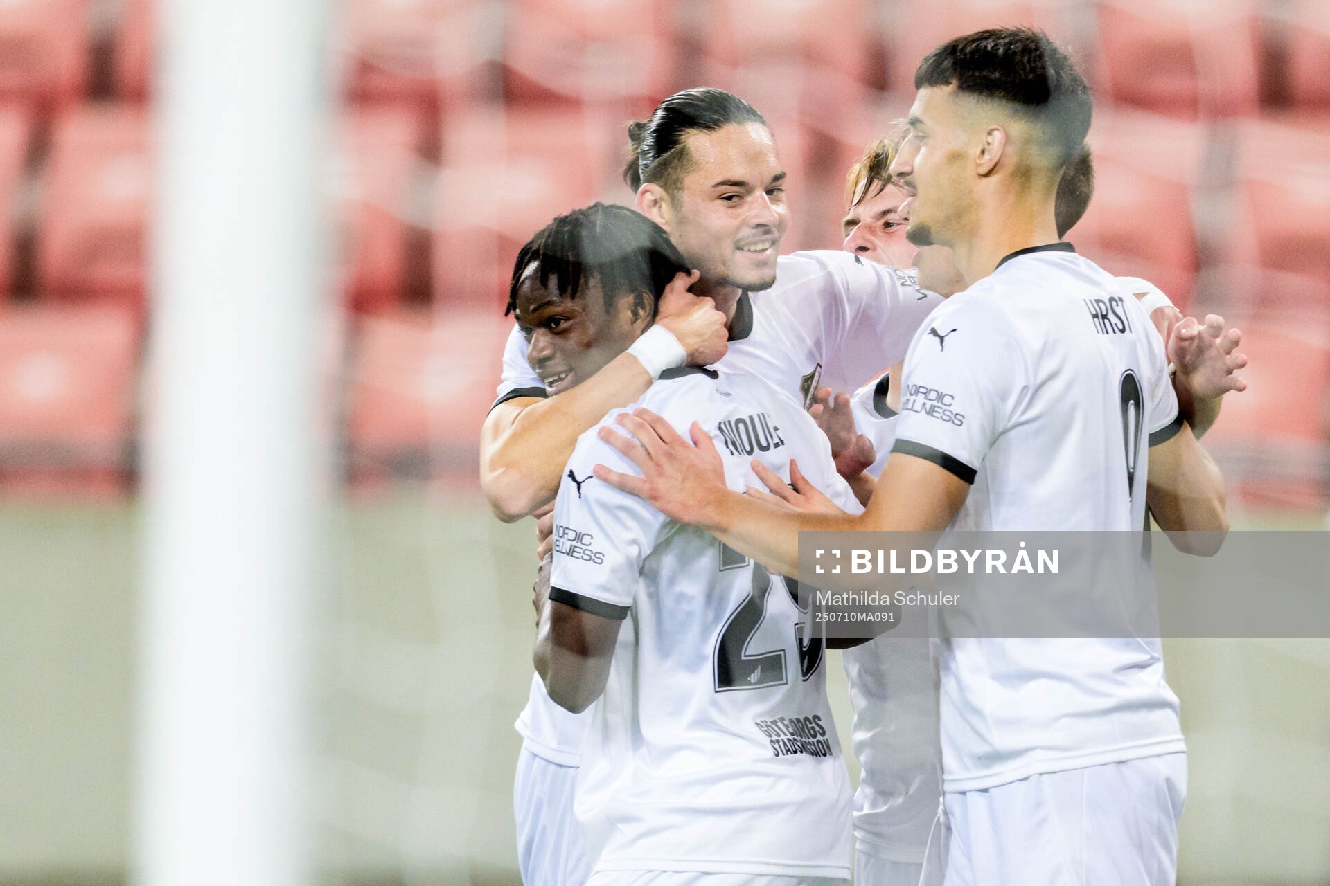 Severin Nioule of Häcken celebrates with Amor Layouni and