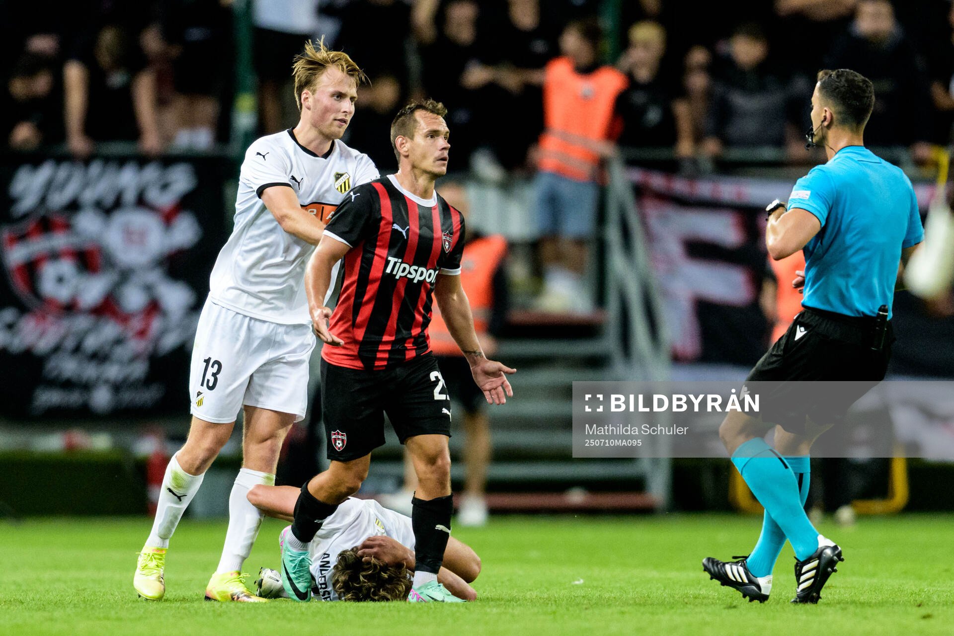 Sigge Jansson and Silas Andersen of Häcken against Martin
