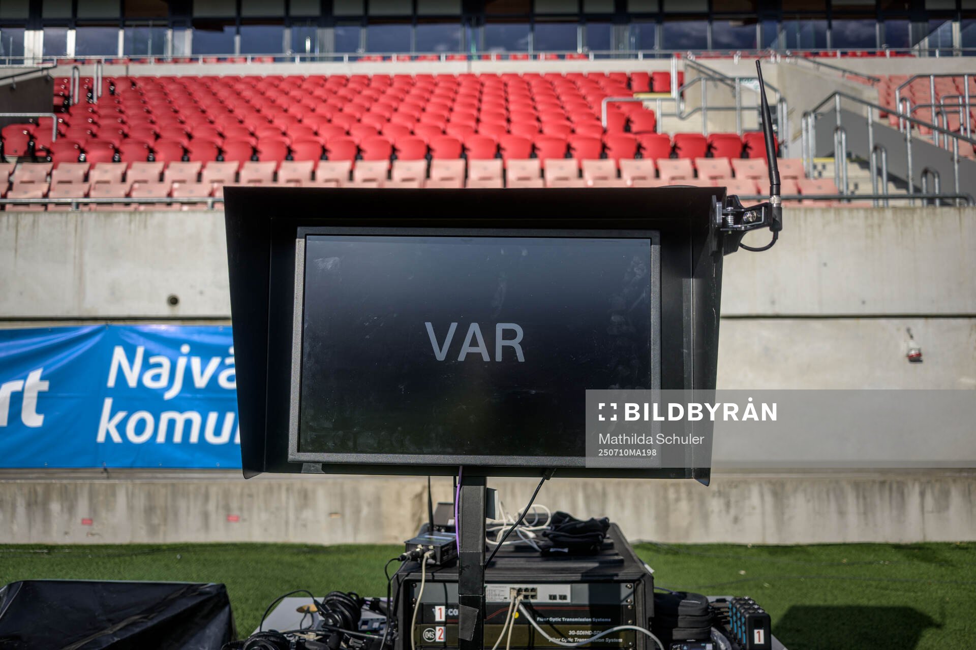 VAR screen