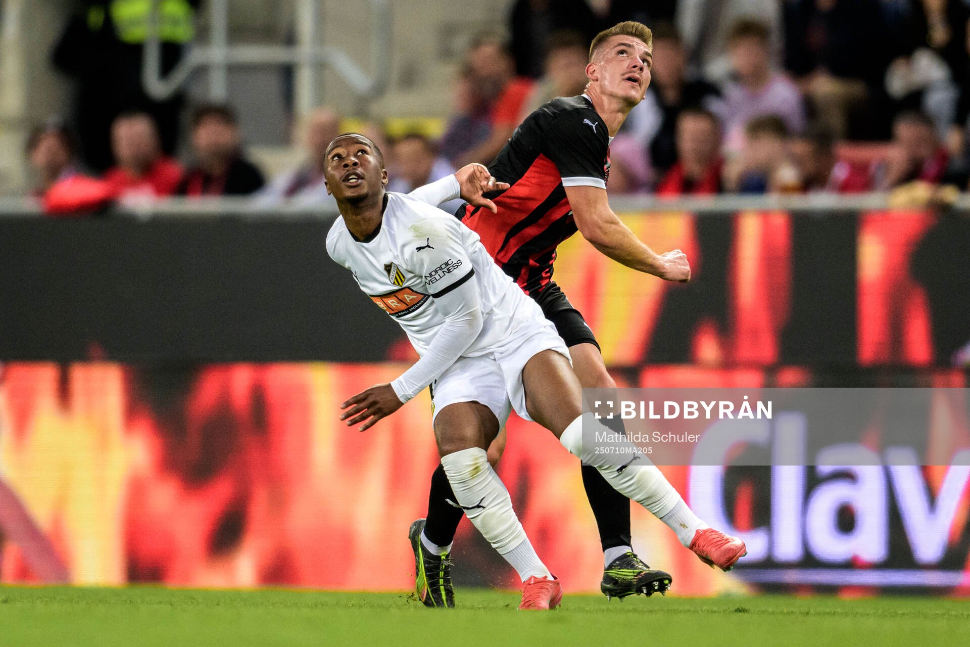 Sanders Ngabo of Häcken and Libor Holik of Spartak Trnava