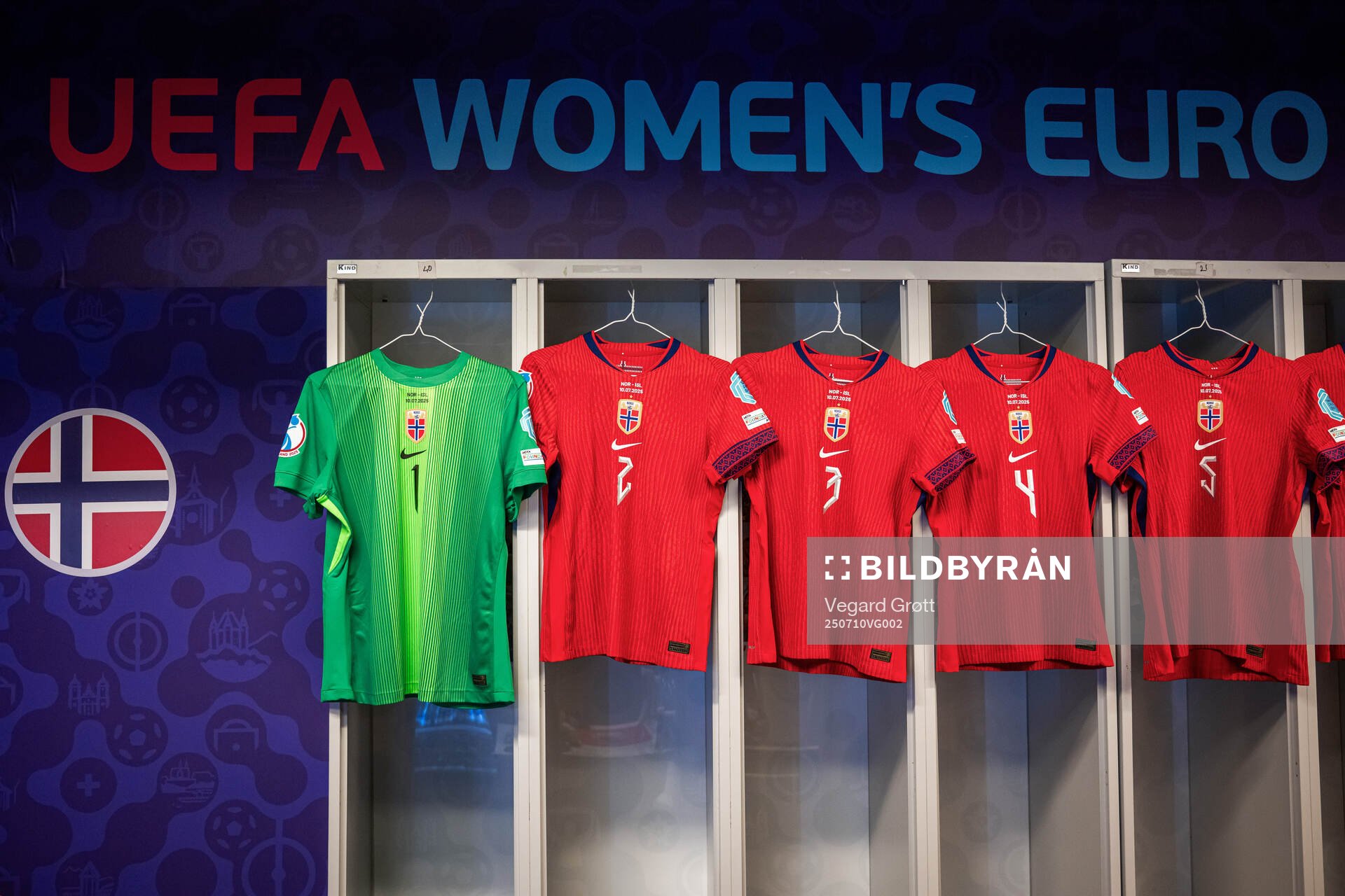 The home kits of goalkeeper Cecilie Fiskerstrand and
