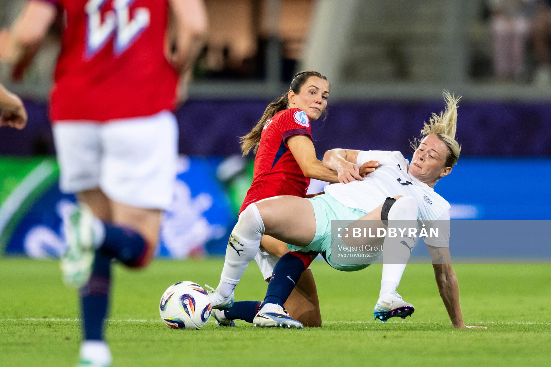 Tuva Hansen of Norway and Sandra Jessen of Iceland