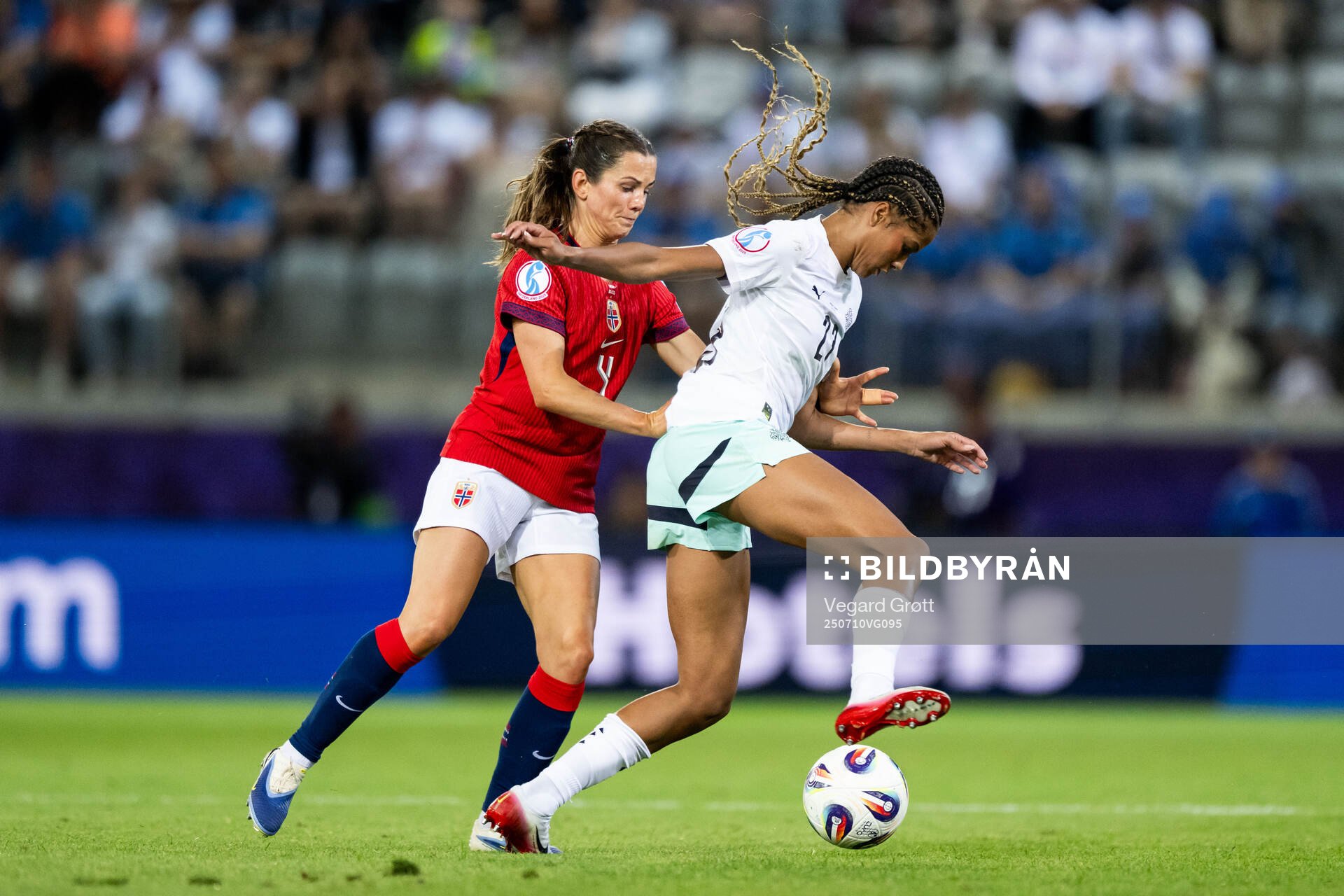 Tuva Hansen of Norway and Sveindis Jonsdottir of Iceland
