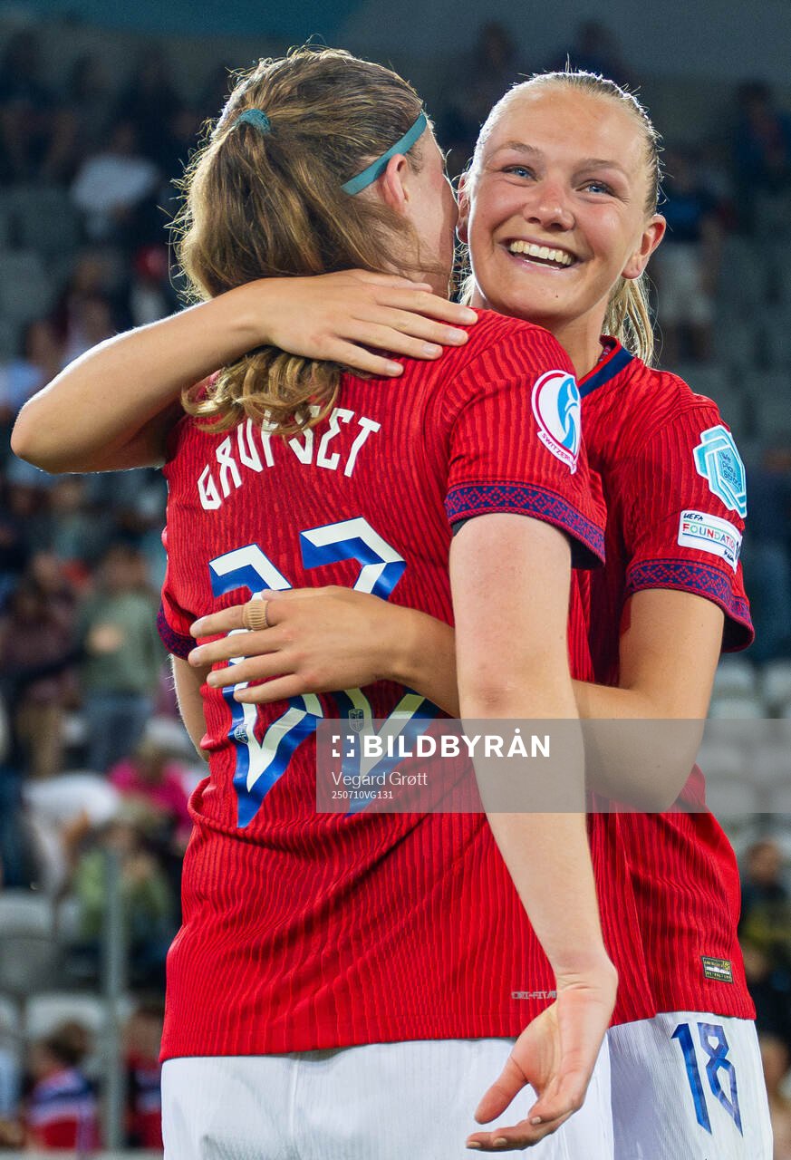Signe Gaupset and Frida Maanum of Norway celebrate