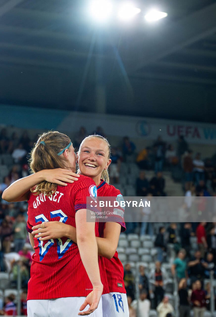 Signe Gaupset and Frida Maanum of Norway celebrate