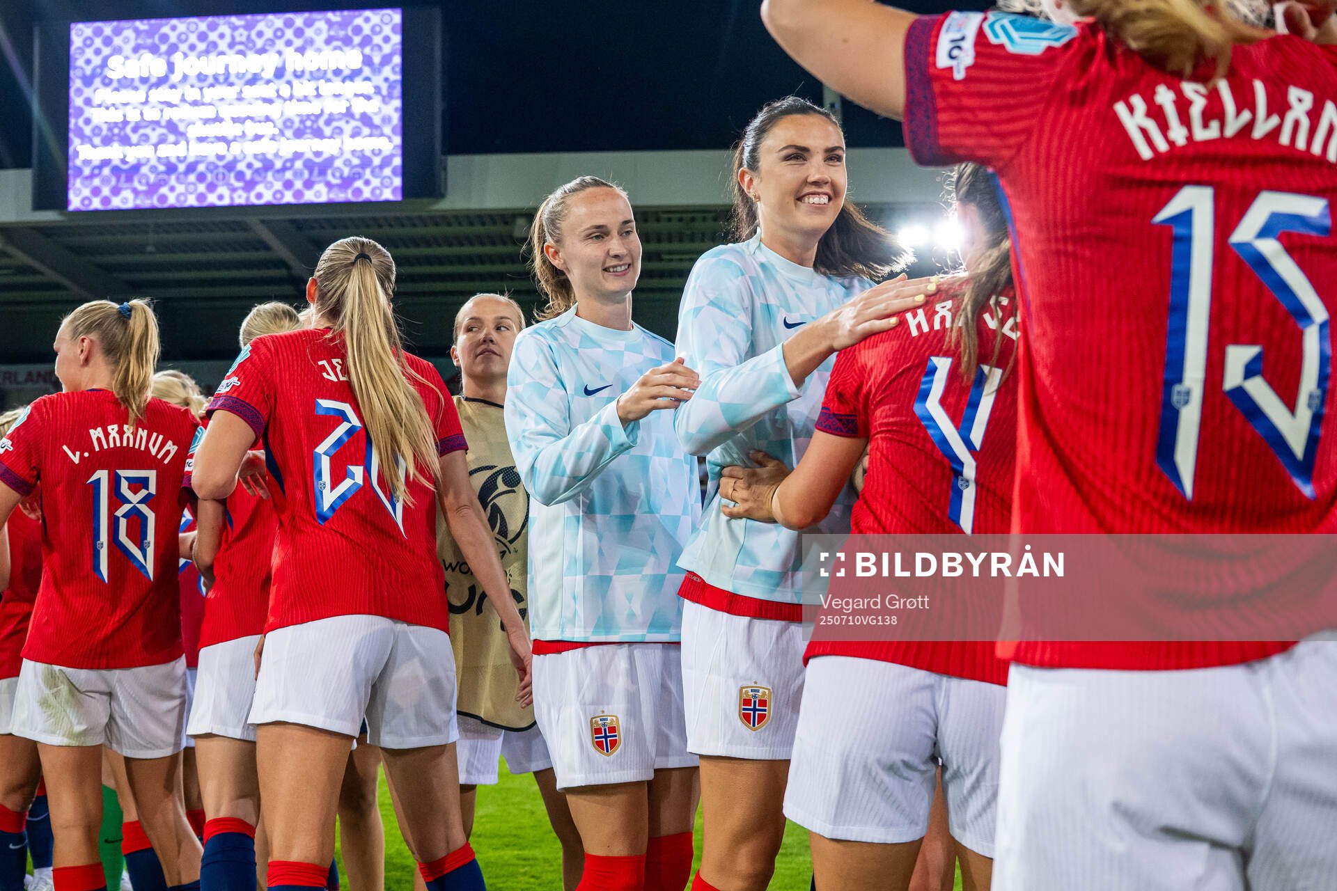 Caroline Graham Hansen, Ingrid Syrstad Engen and players of