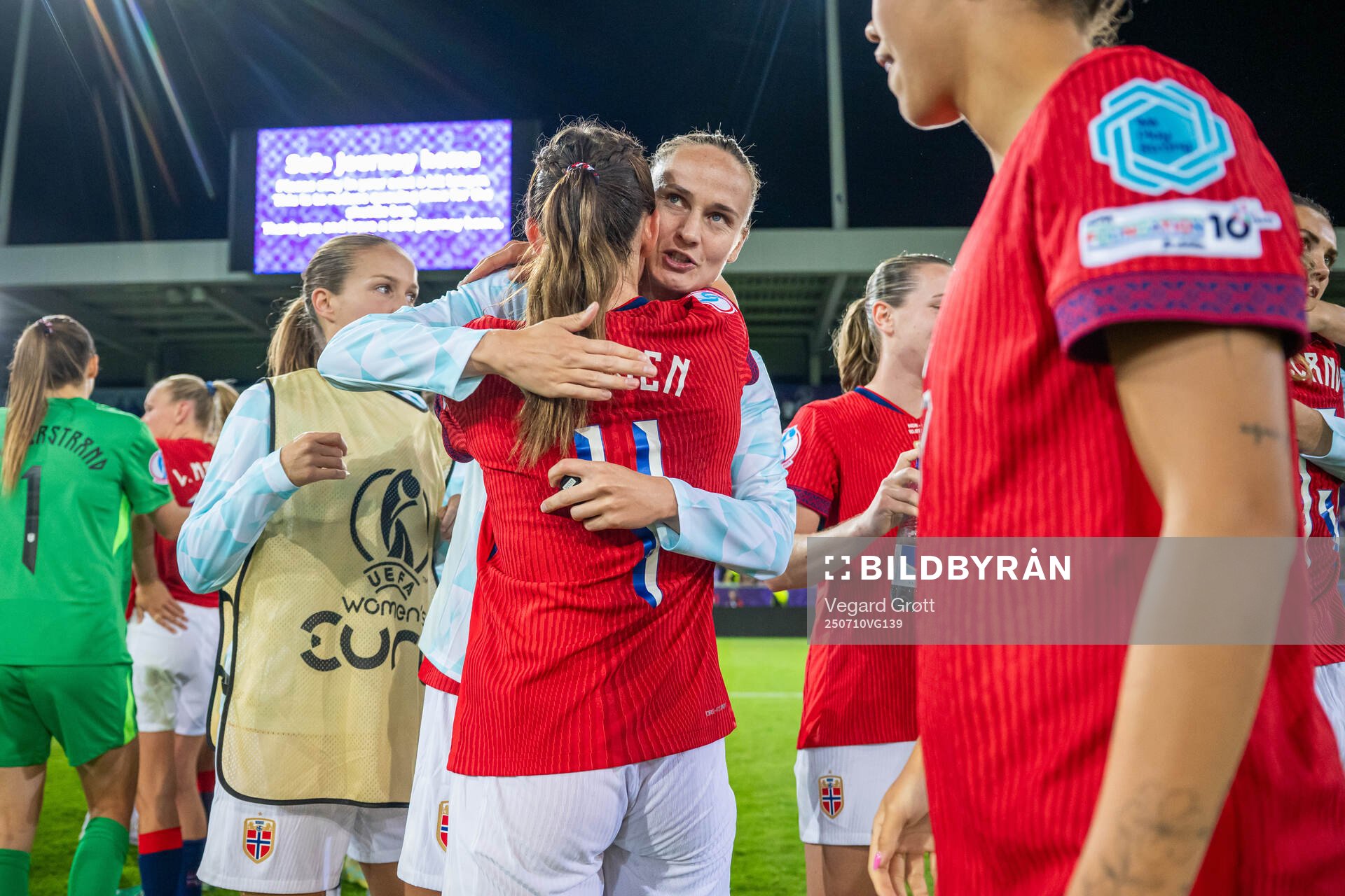 Caroline Graham Hansen, Tuva Hansen and players of Norway